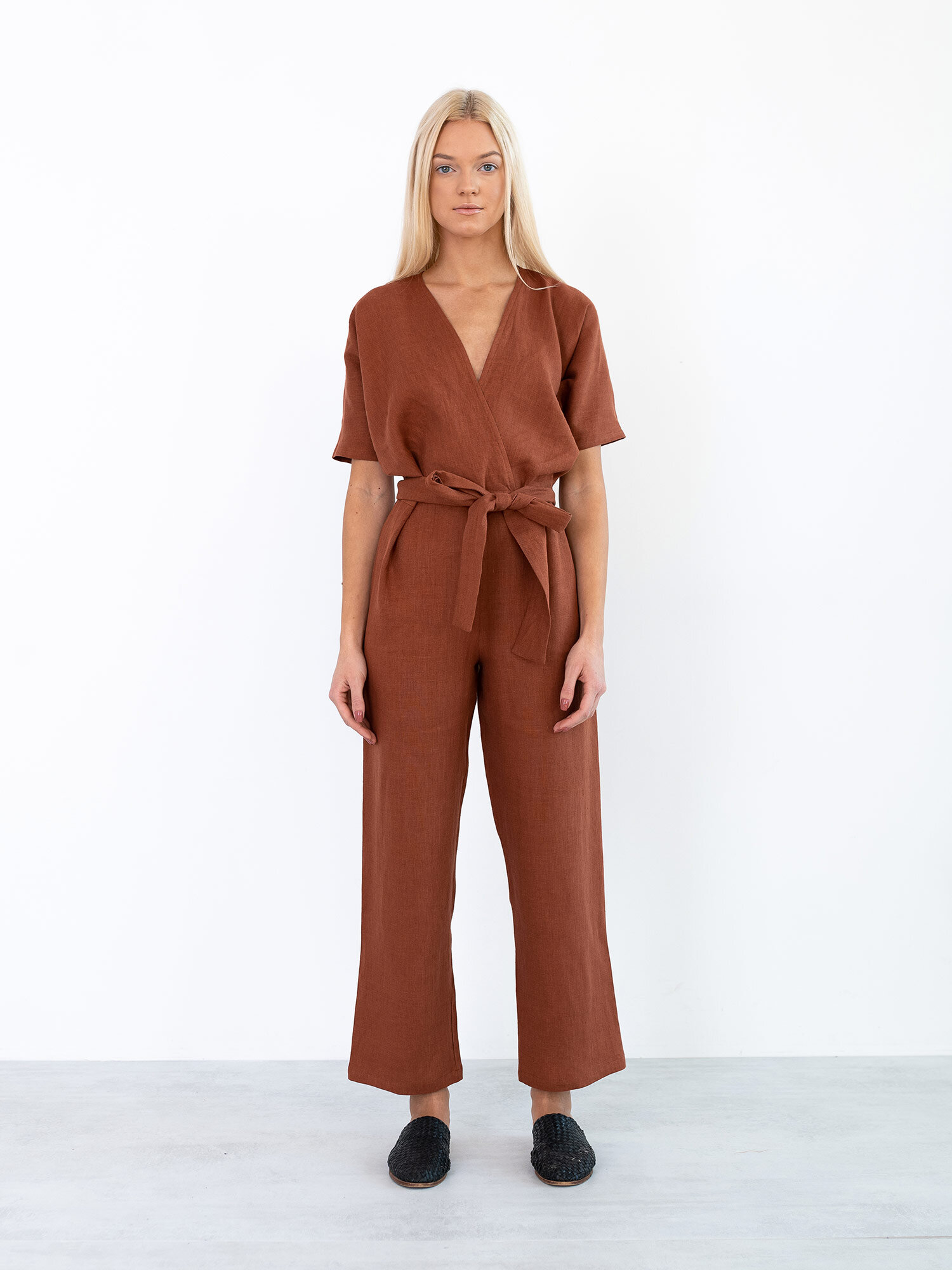 Bild 3 von AURORA Leinen Jumpsuit in von Love and Confuse
