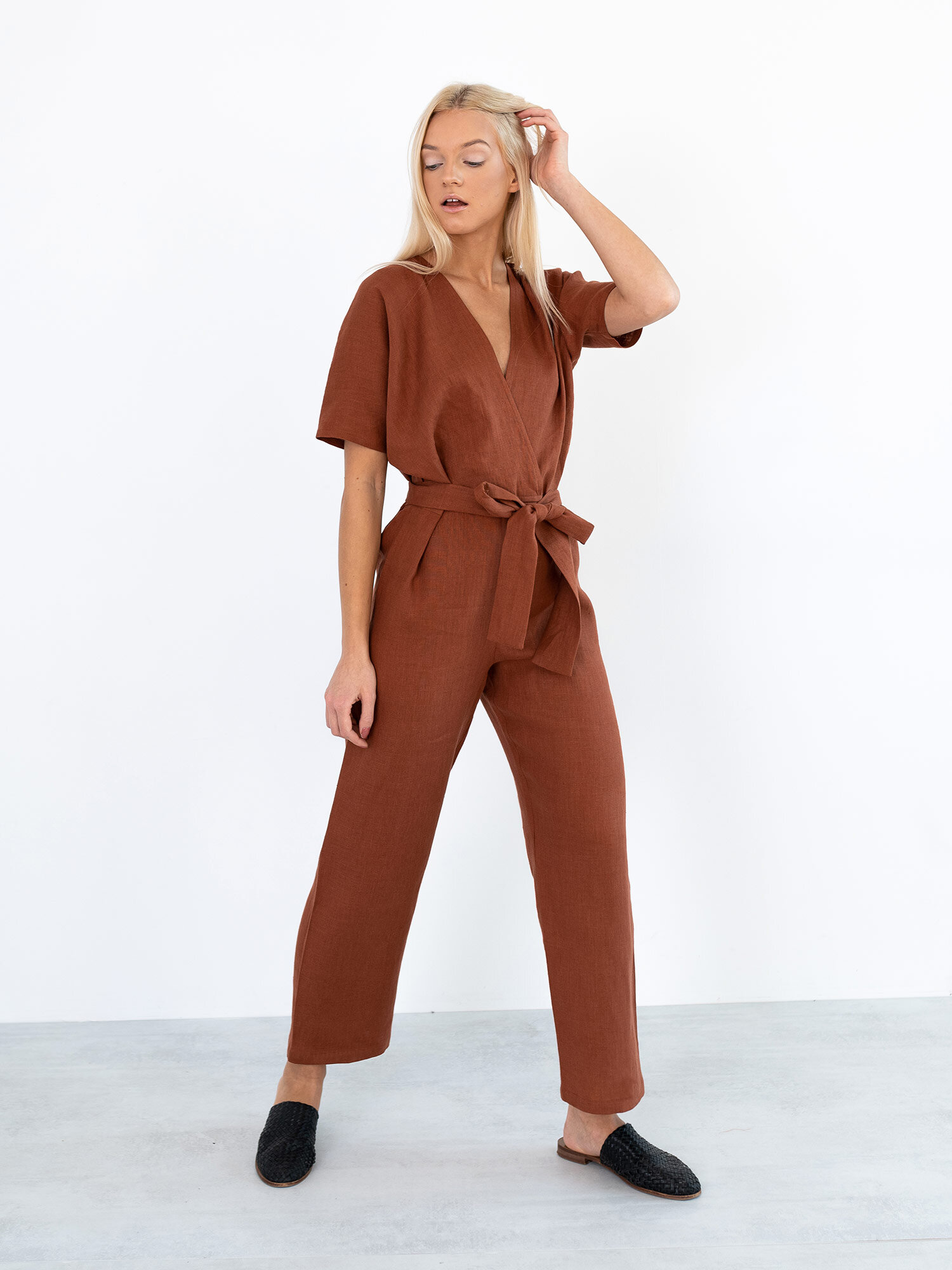Bild 5 von AURORA Leinen Jumpsuit in von Love and Confuse
