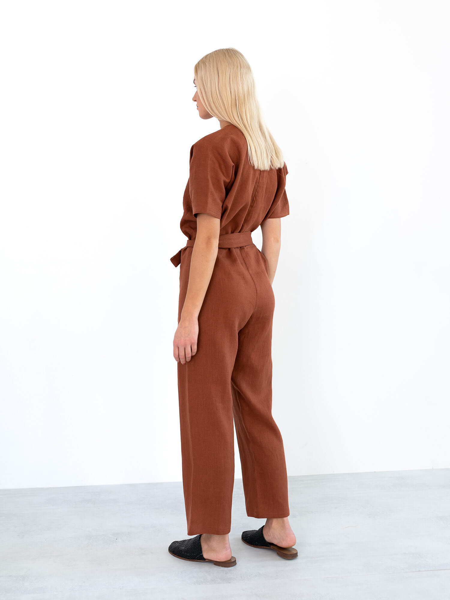 Bild 6 von AURORA Leinen Jumpsuit in von Love and Confuse