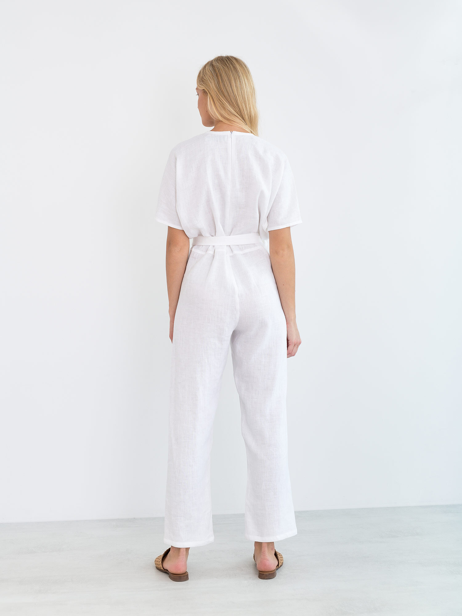Bild 5 von AURORA Leinen Jumpsuit in von Love and Confuse