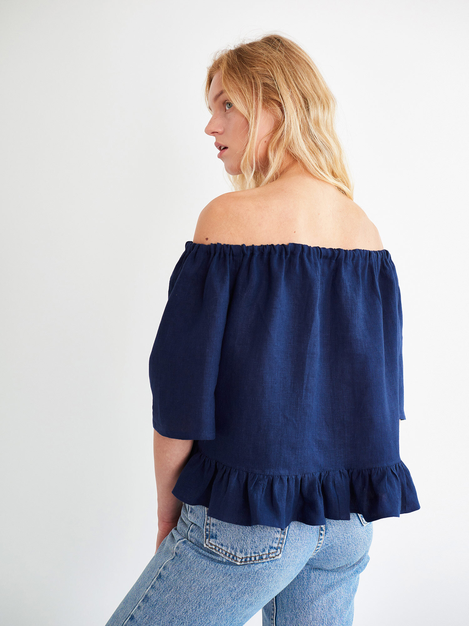 Bild 3 von CELINE Off-Shoulder Leinentop in von Love and Confuse