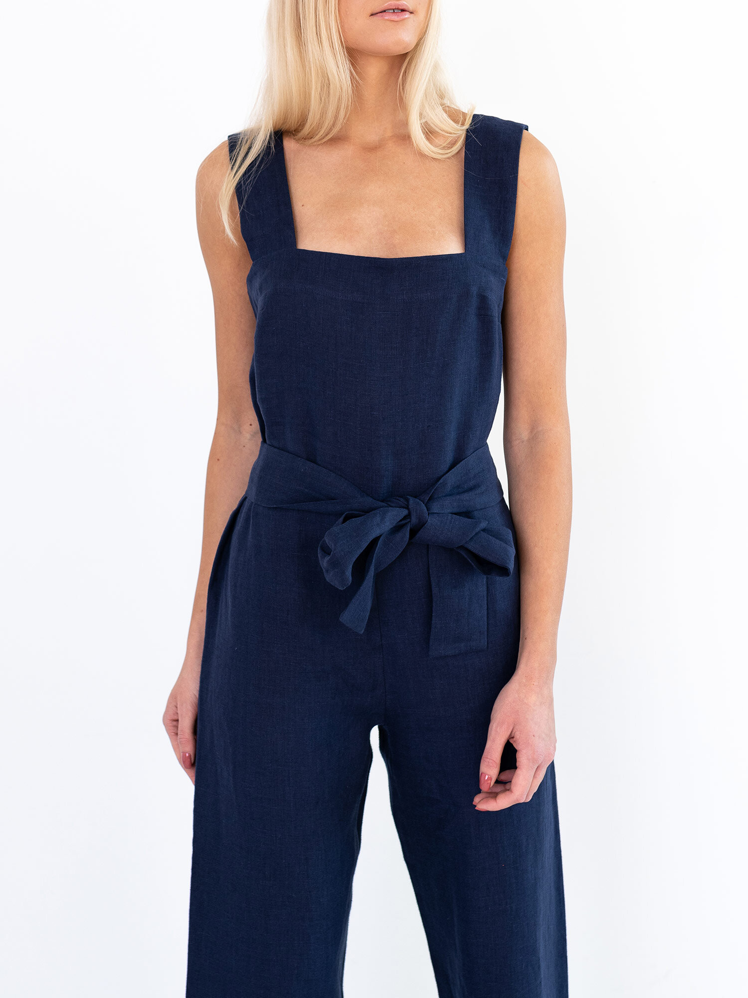 Bild 3 von DAKOTA ärmelloser Leinen Jumpsuit in Navy blue, you can also choose other colors above von Love and Confuse