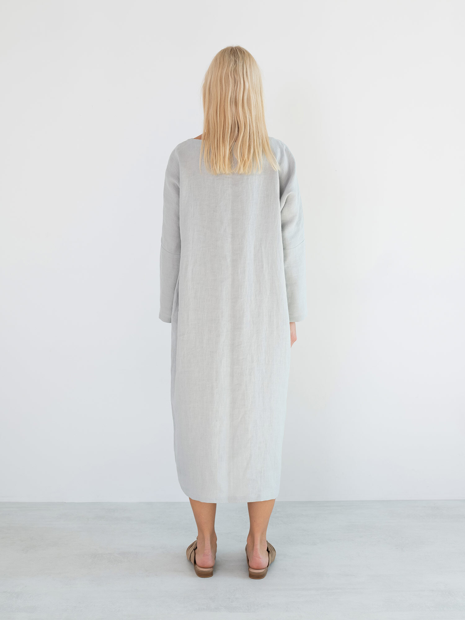 Bild 6 von DAWN Leinenkleid Midi & Maxi in Cloudy grey, you can also choose other colors above von Love and Confuse