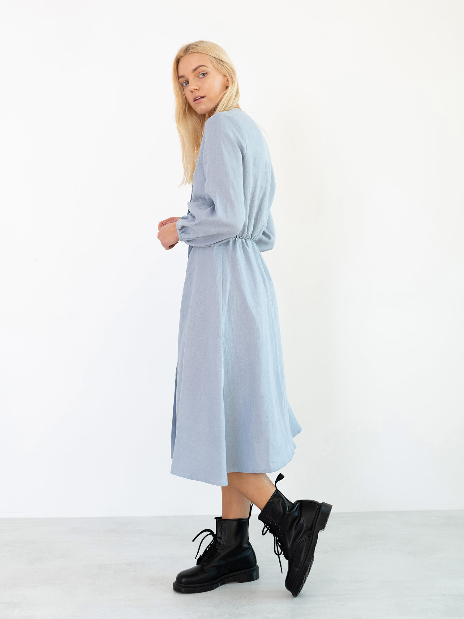 Side and back view of the DIA linen midi dress showing the gathered waist