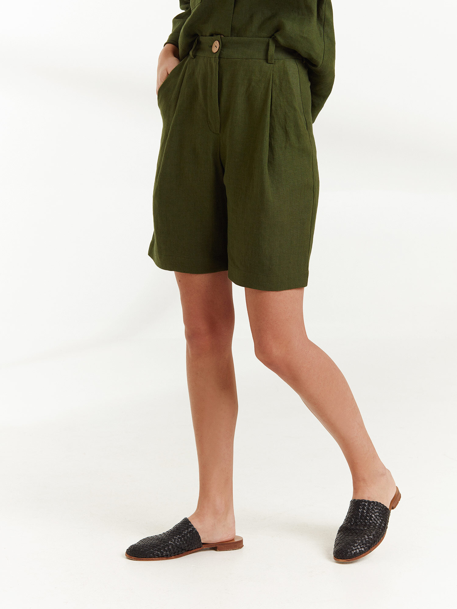 ELLIOT Linen Shorts
