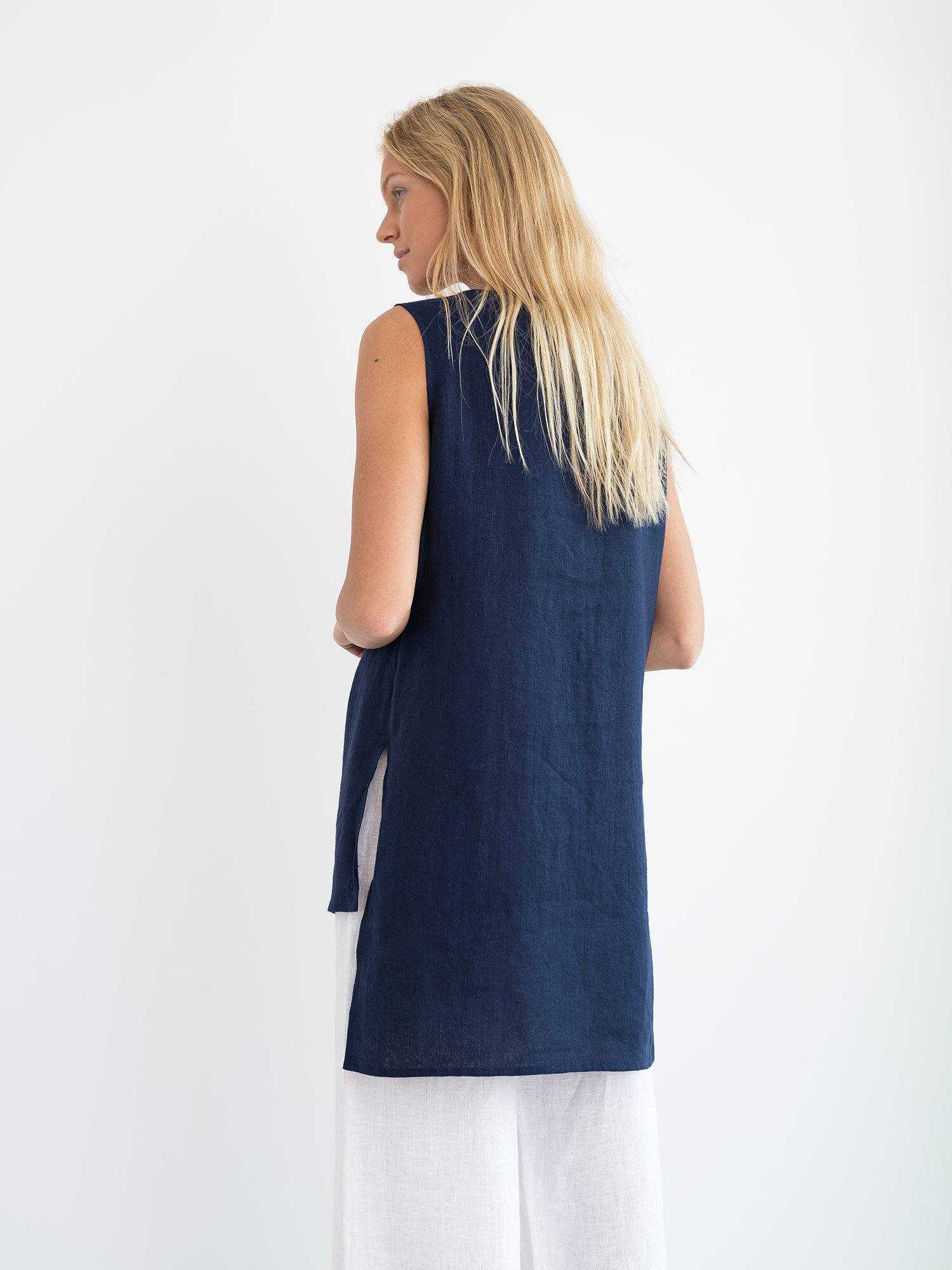 Bild 5 von HEATHER - Asymmetrisches Leinen-Tunika-Top in Navy blue, you can also choose other colors above von Love and Confuse