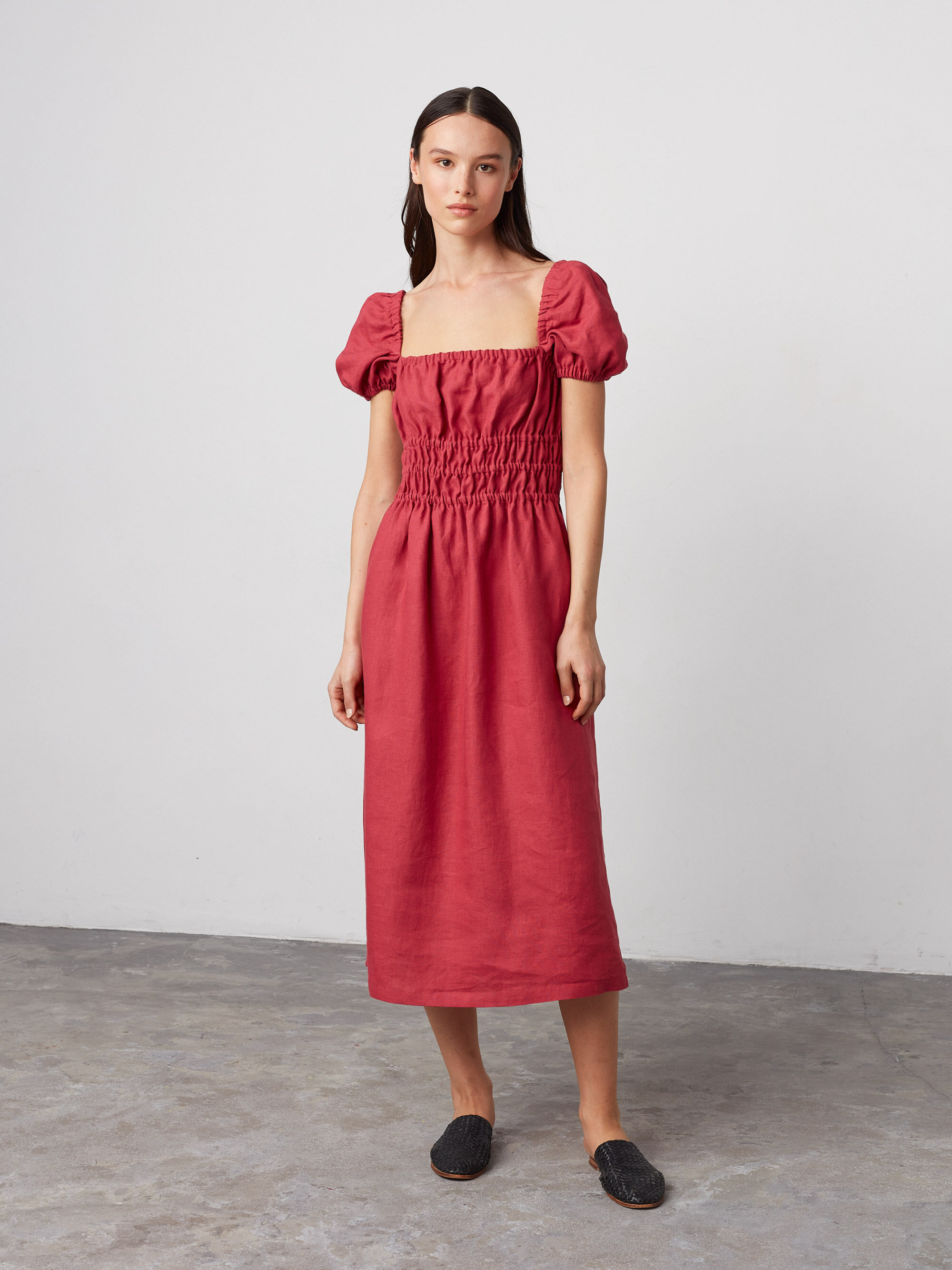 Bild 2 von HOLIDAY Leinenkleid mit Puffärmeln in von Love and Confuse