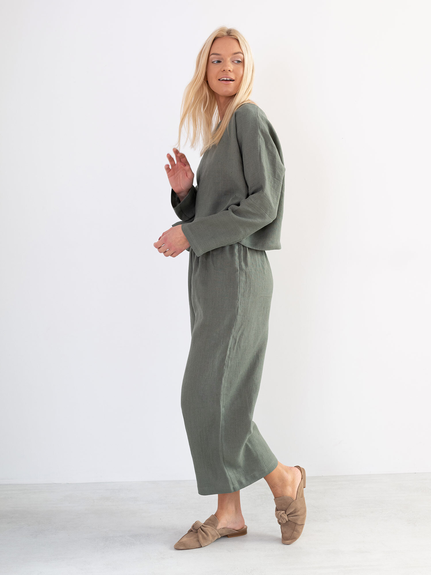 Image 3 of IVY Linen Top in Sage Green from Love and Confuse