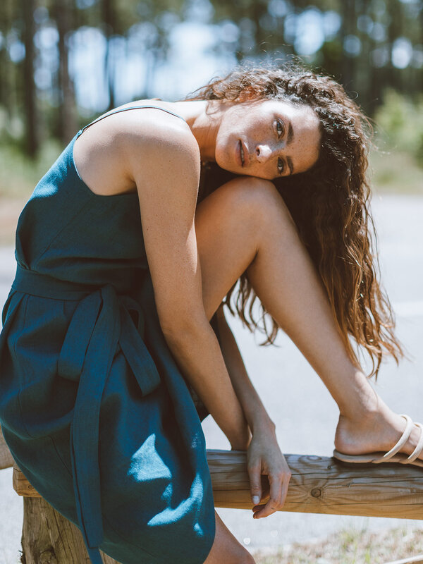 KAIA Leinen Trägerkleid