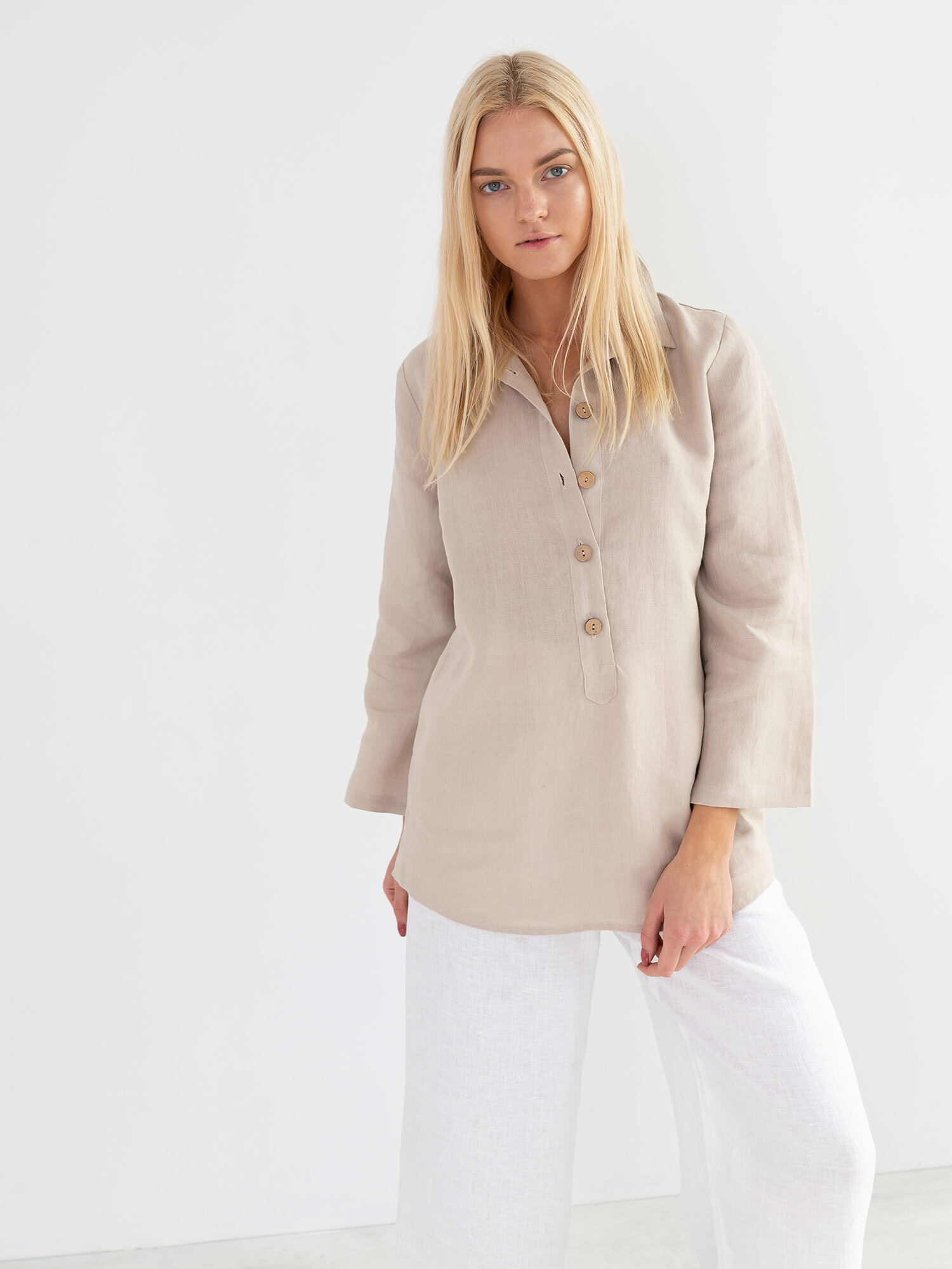 Bild 4 von LARA Leinen Tunika Shirt in Beige, you can also choose other colors above von Love and Confuse