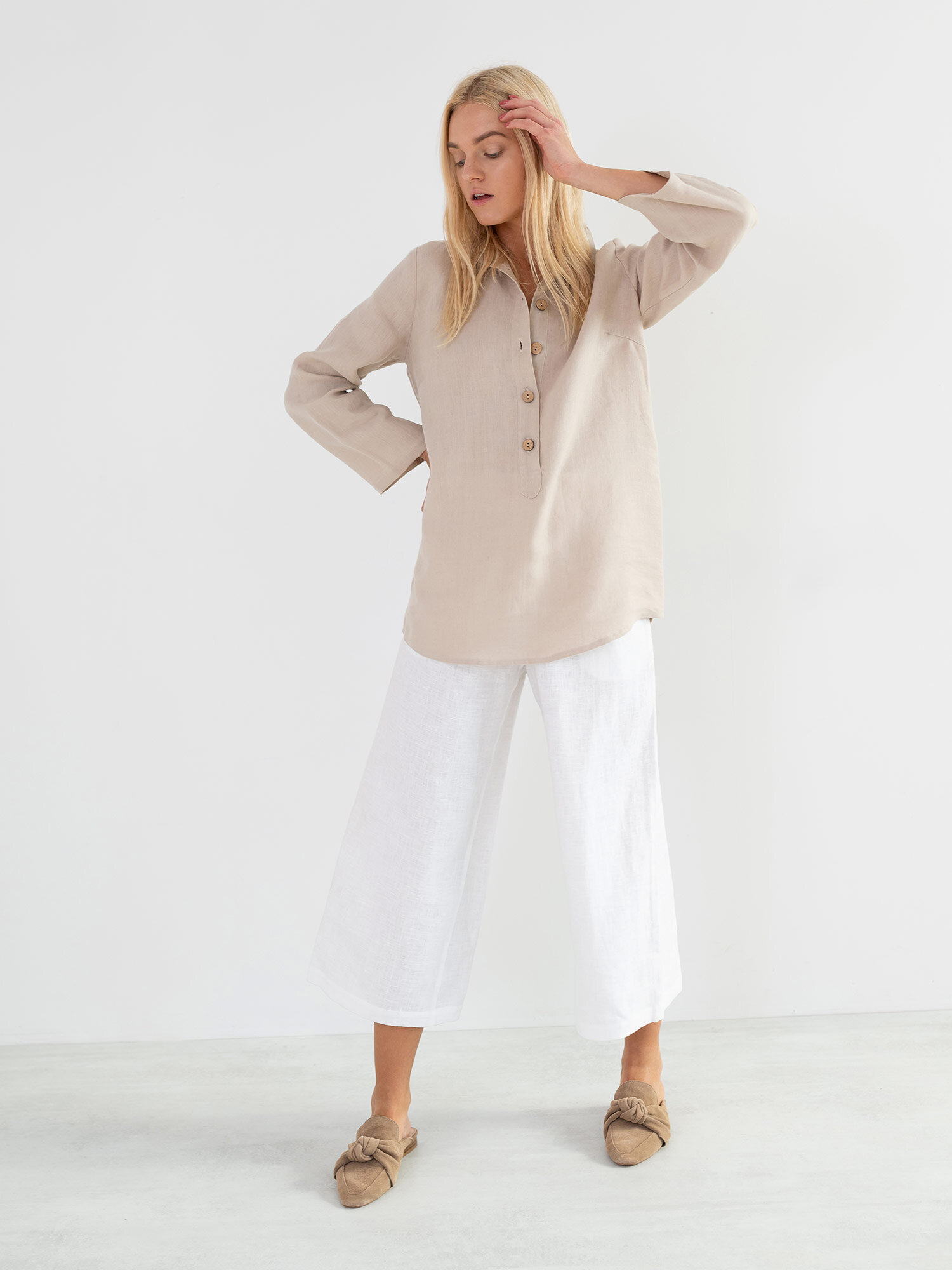 Bild 5 von LARA Leinen Tunika Shirt in Beige, you can also choose other colors above von Love and Confuse