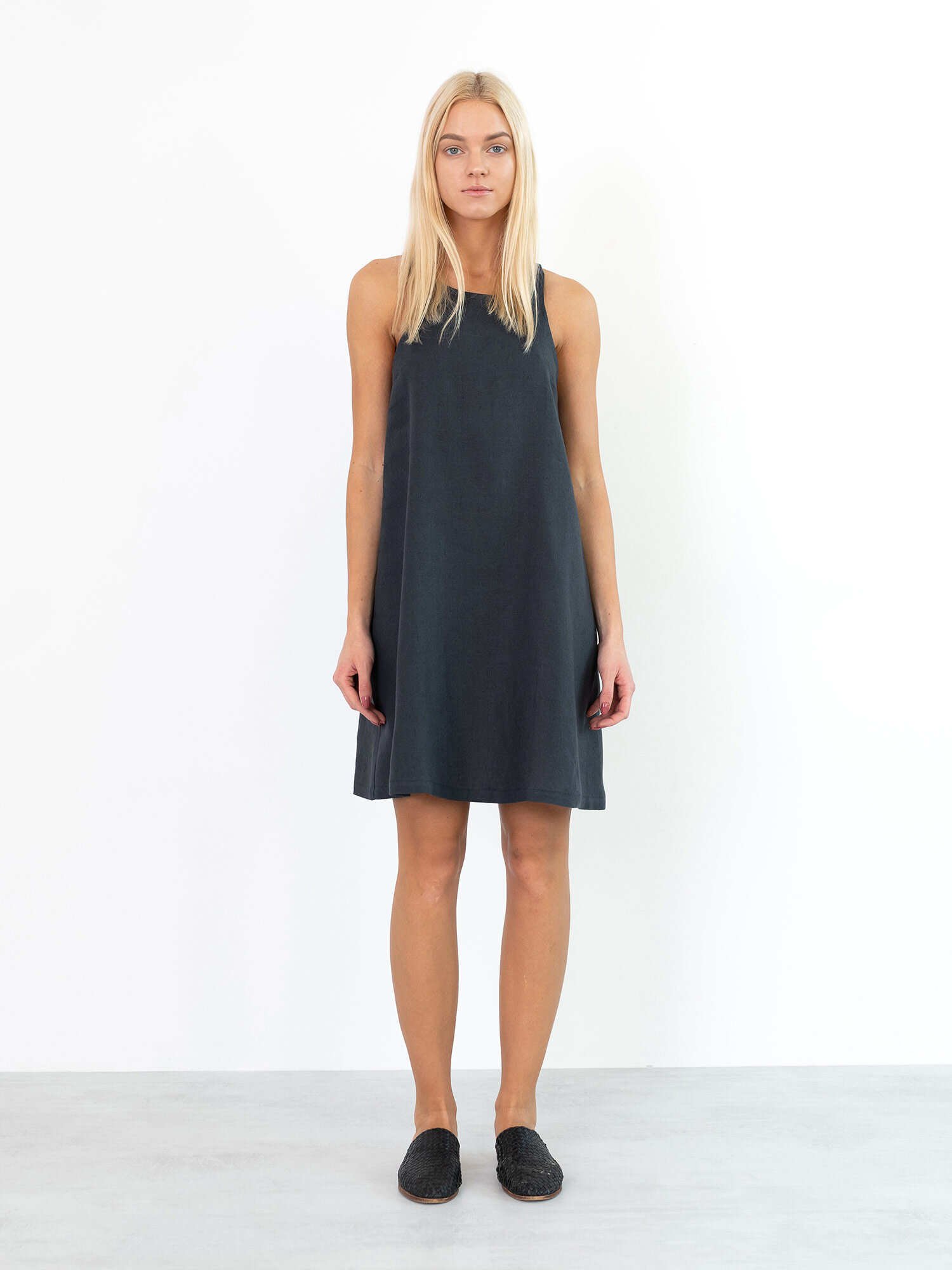 Bild 4 von LILY - ärmelloses Leinenkleid in von Love and Confuse