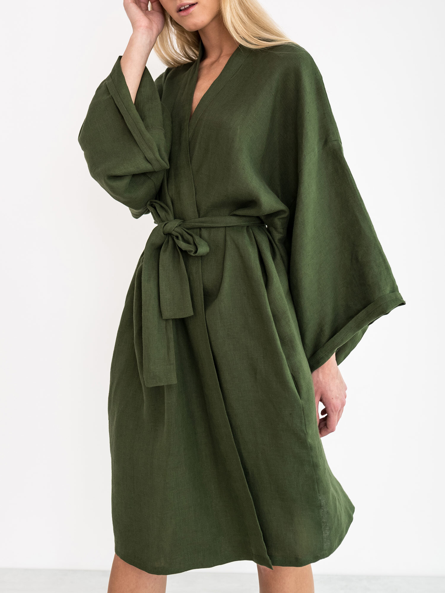 Bild 3 von LUNA Leinen Wickelkleid in von Love and Confuse
