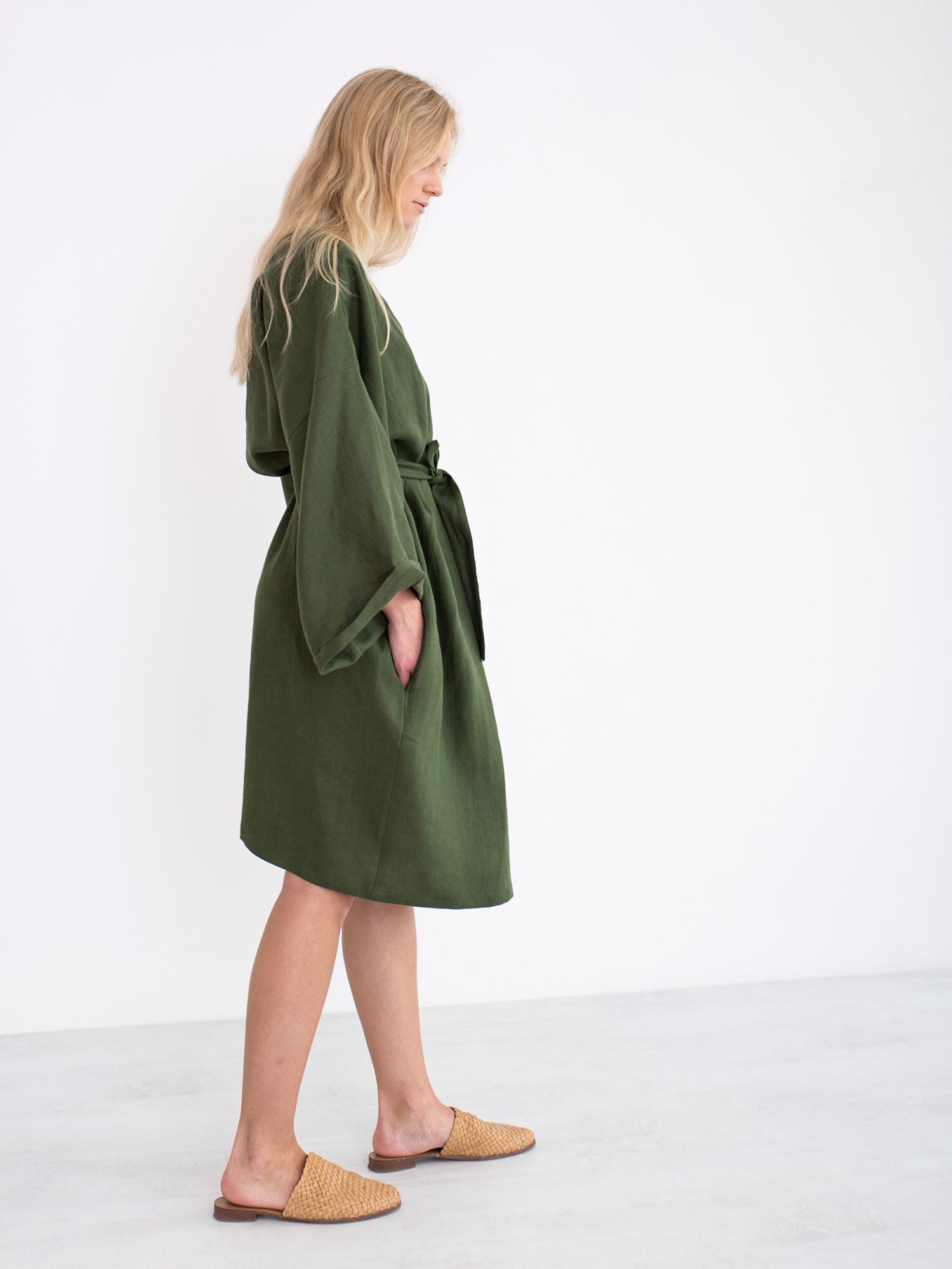 Bild 5 von LUNA Leinen Wickelkleid in von Love and Confuse