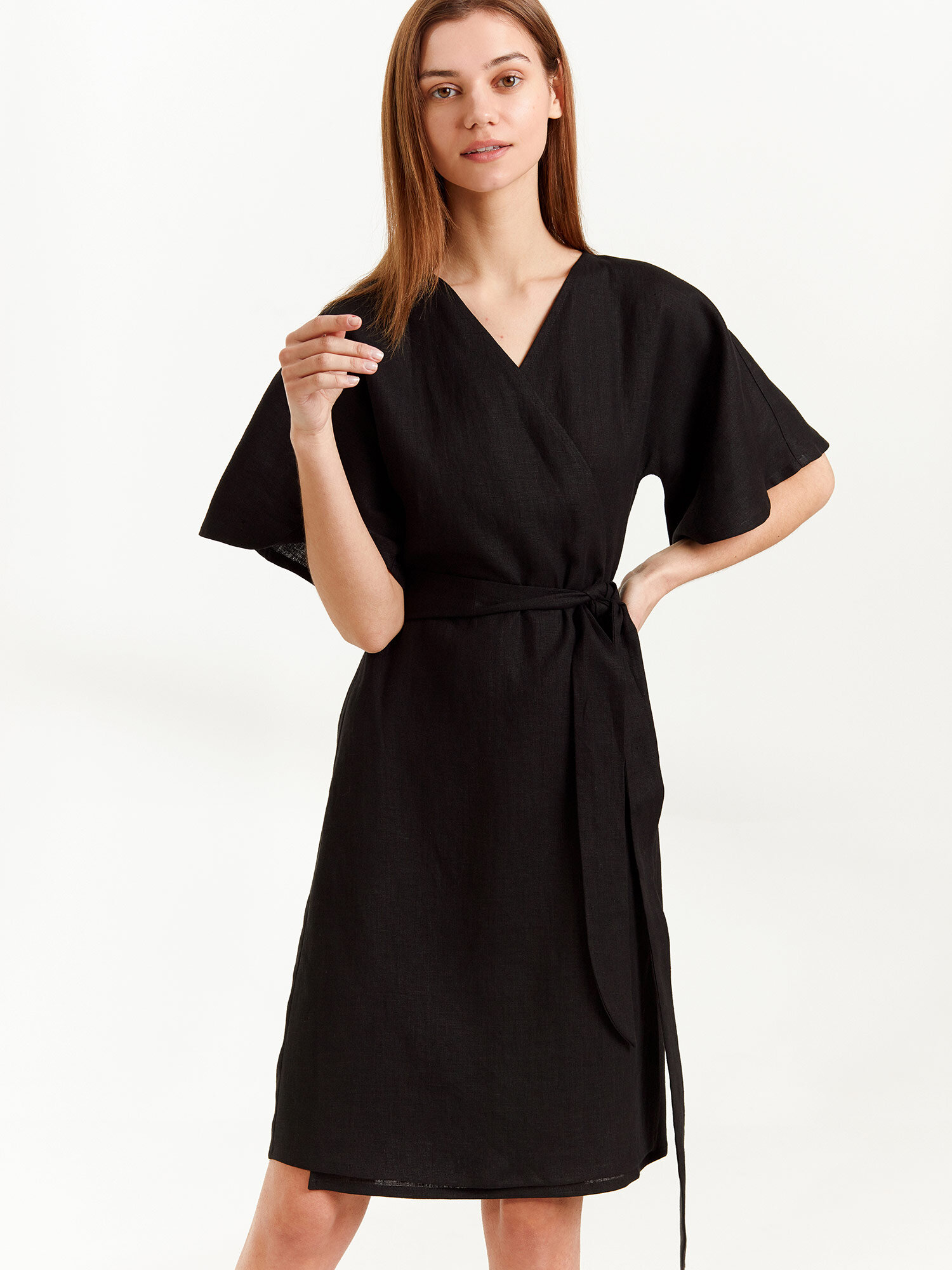 Bild 2 von MARY Leinen Wickelkleid in Black, you can also choose other colors above von Love and Confuse