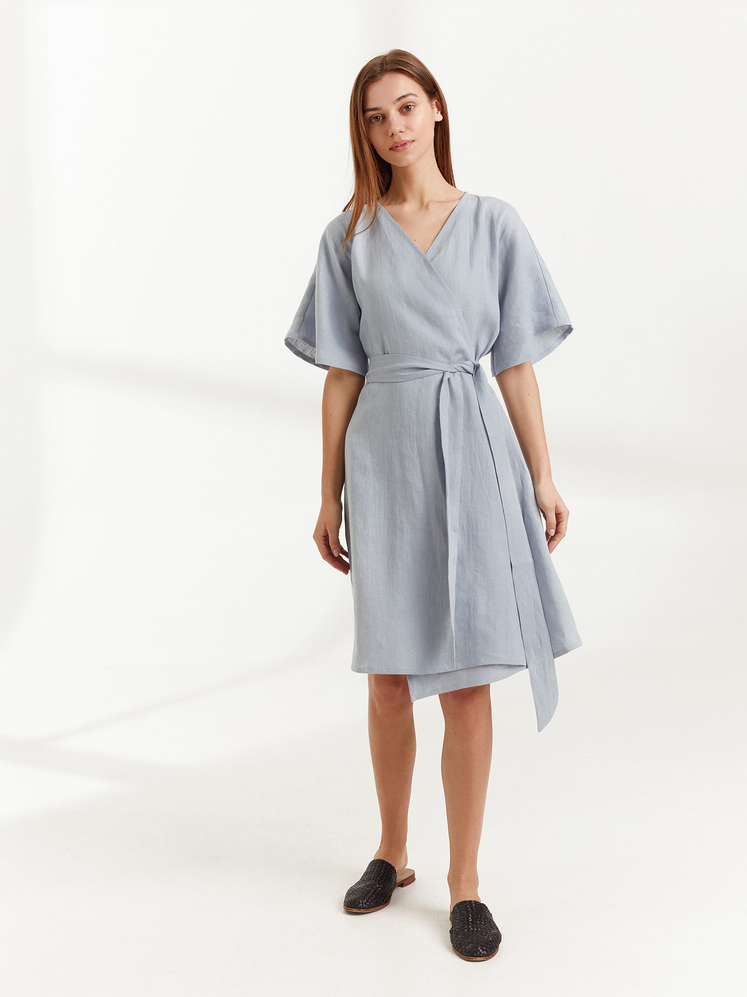 Bild 2 von MARY Leinen Wickelkleid in Bluestone, you can also choose other colors above von Love and Confuse