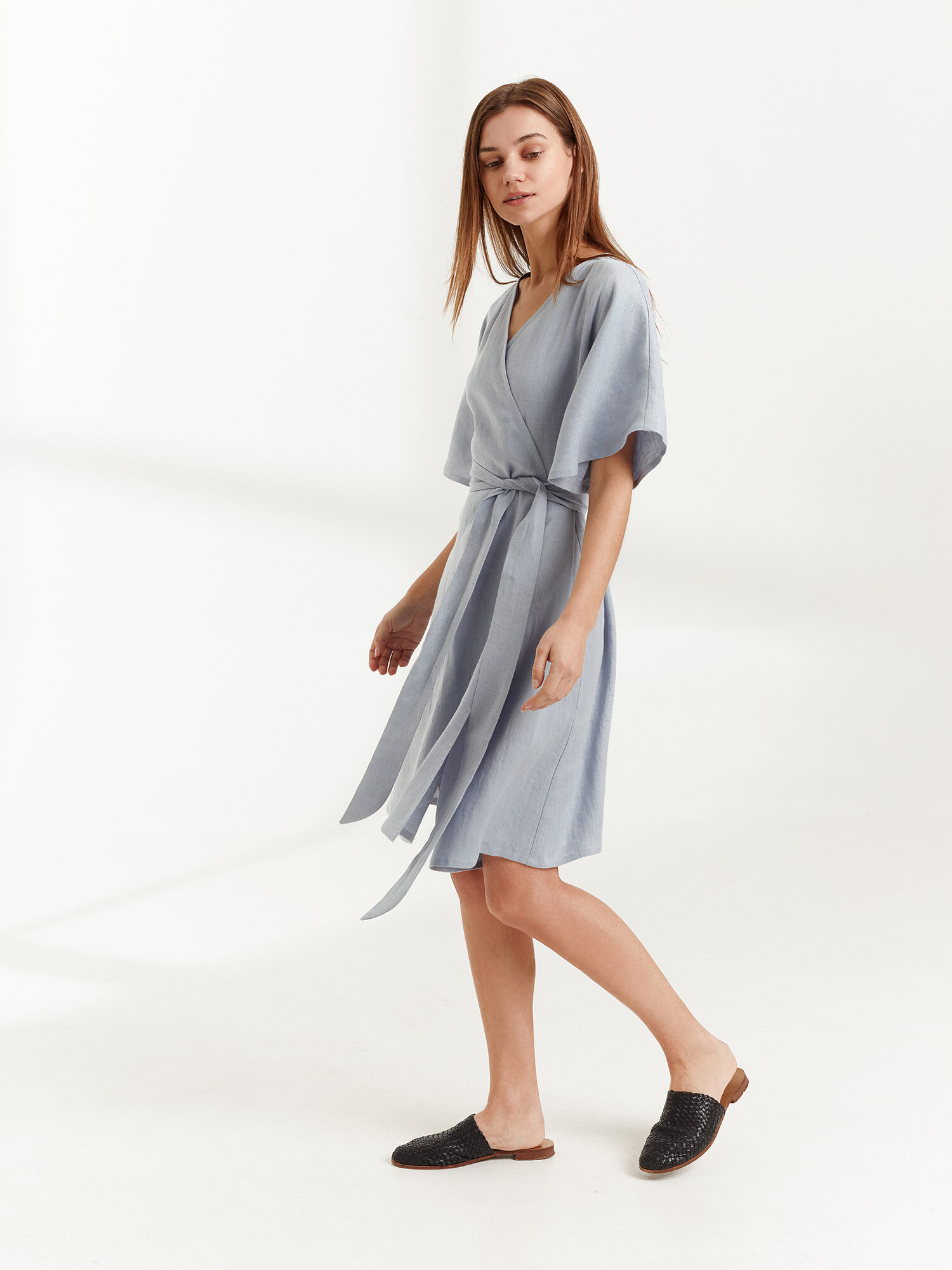 Bild 4 von MARY Leinen Wickelkleid in Bluestone, you can also choose other colors above von Love and Confuse