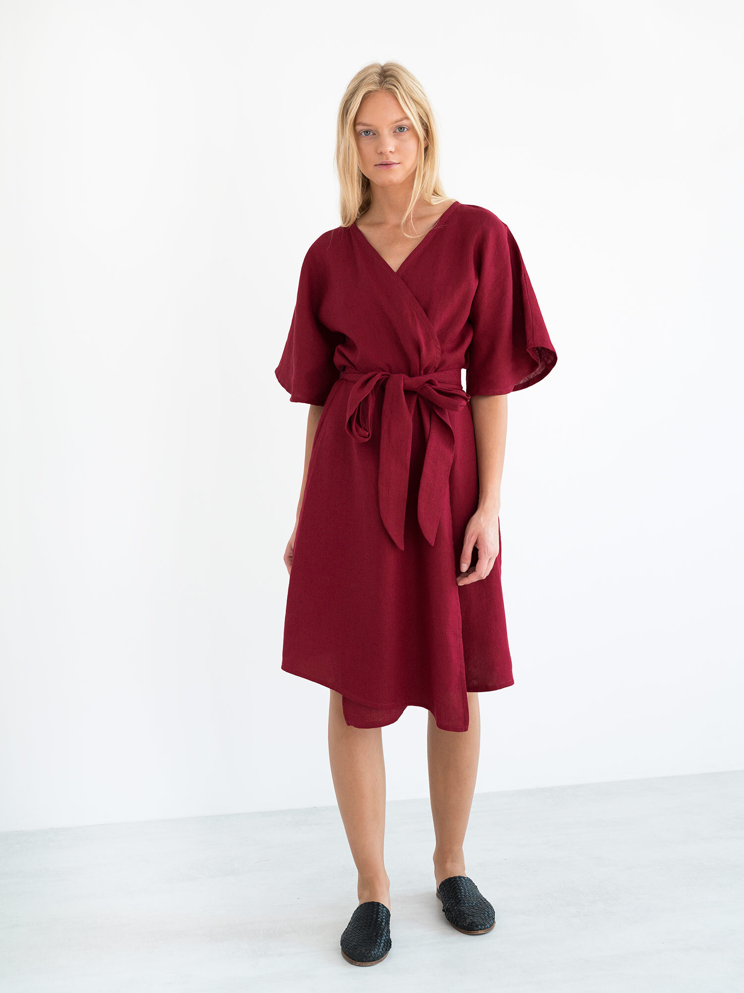 Bild 2 von MARY Leinen Wickelkleid in von Love and Confuse