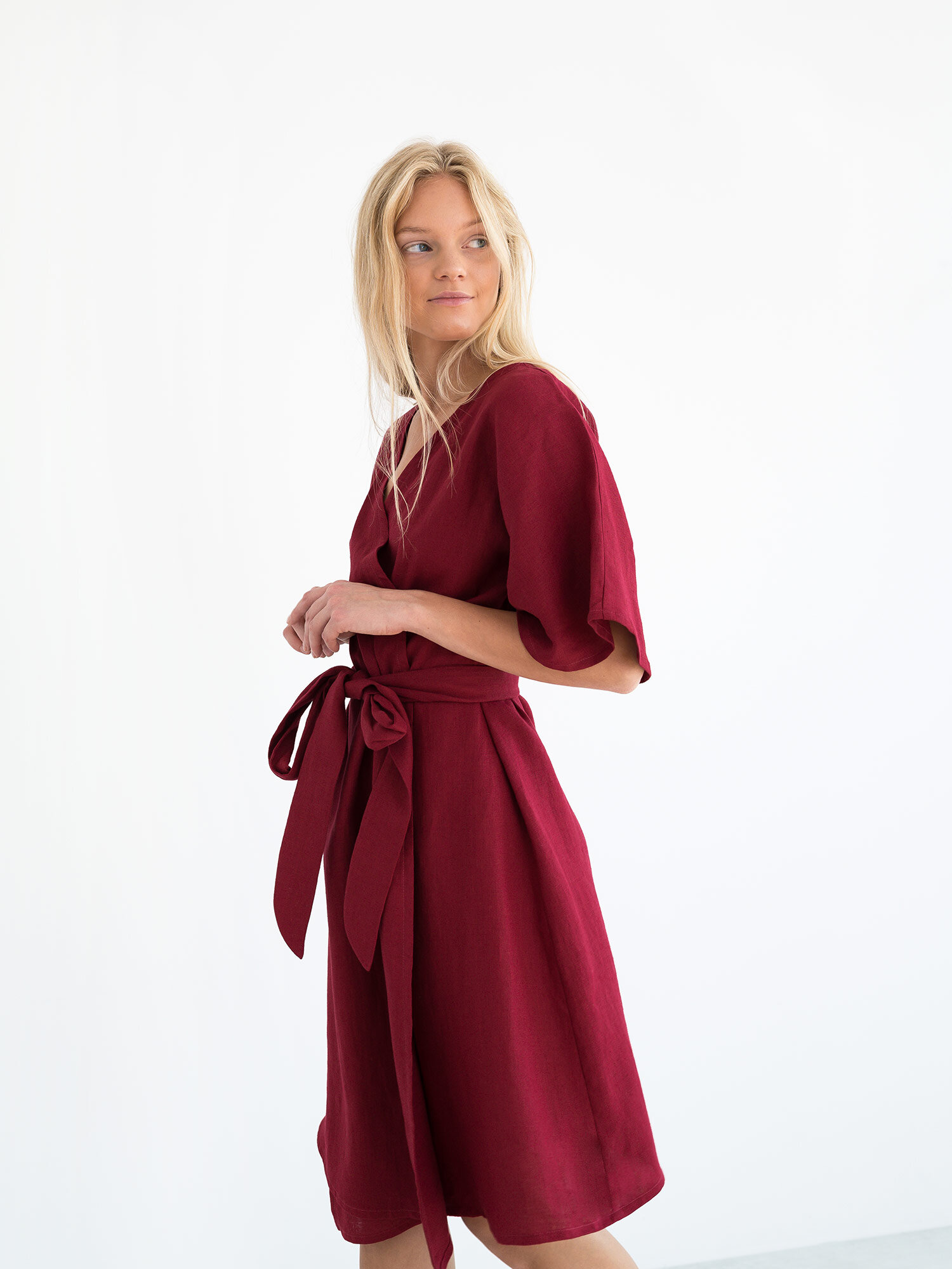 Bild 3 von MARY Leinen Wickelkleid in von Love and Confuse
