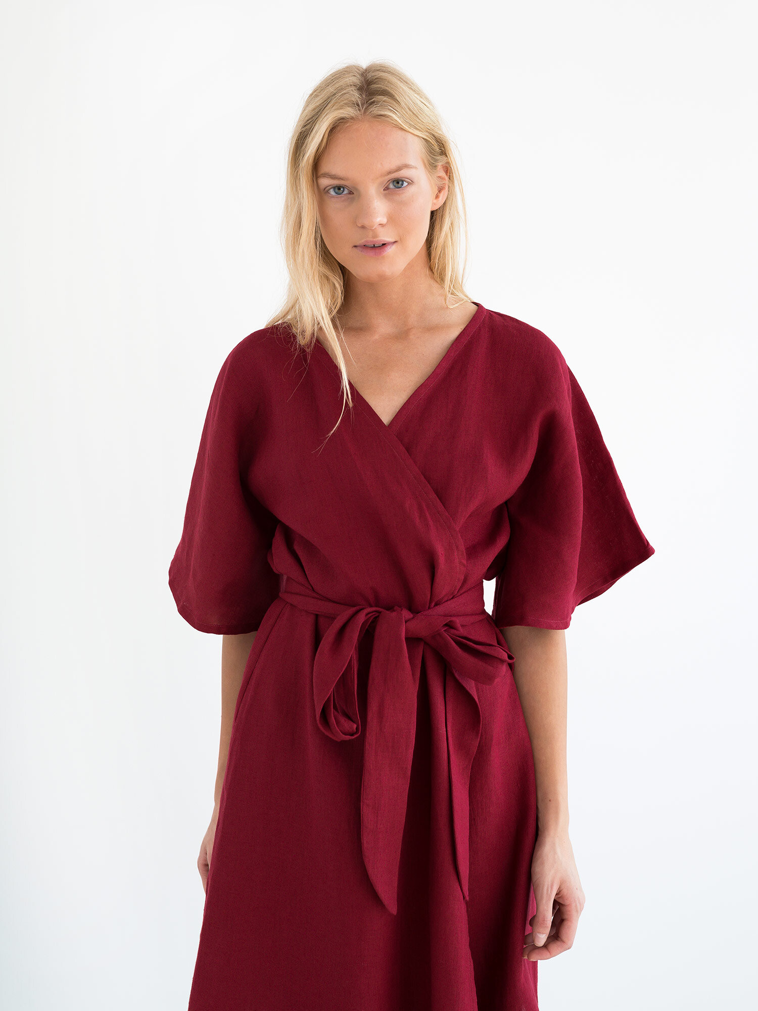 Bild 4 von MARY Leinen Wickelkleid in von Love and Confuse