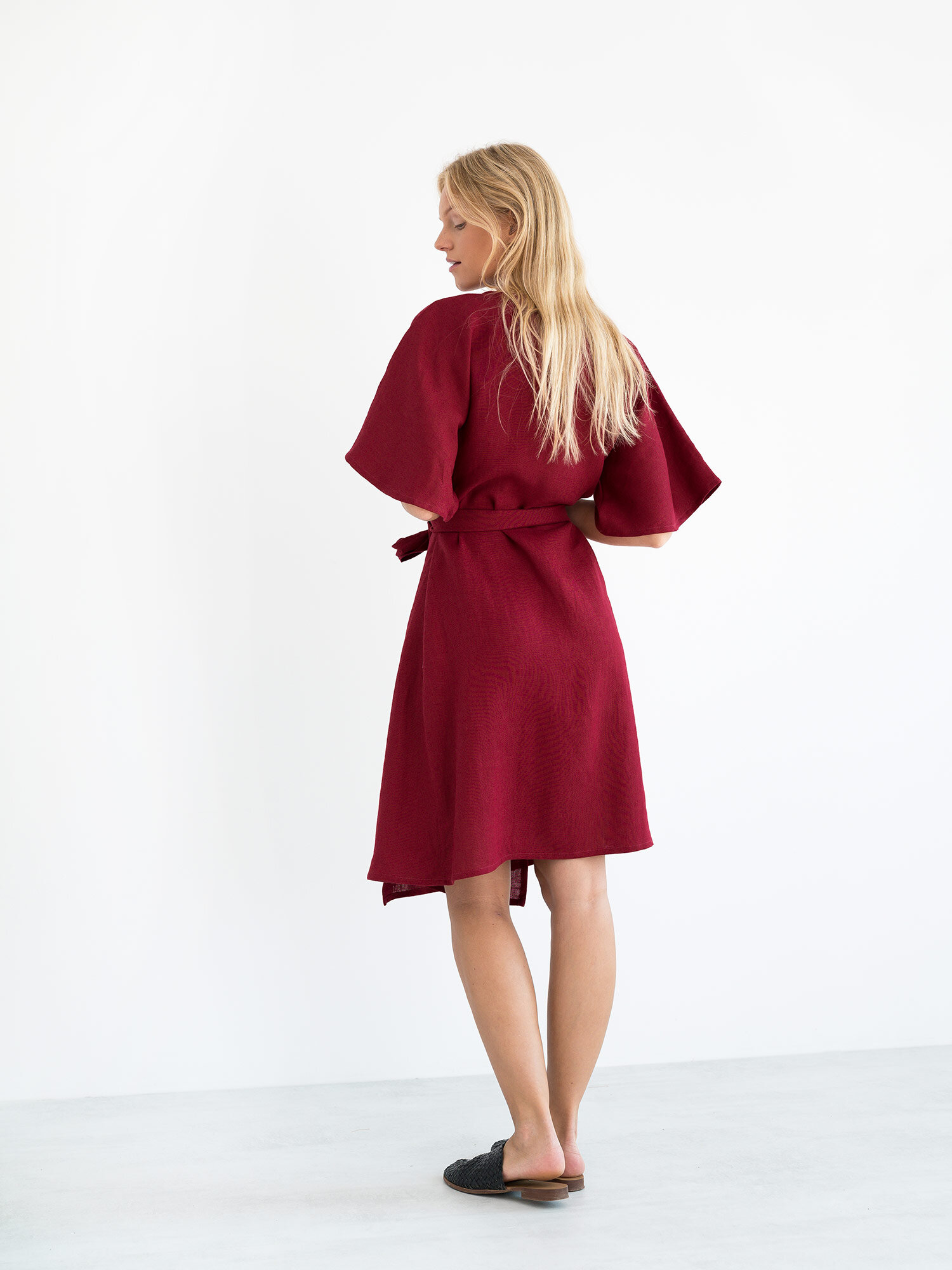 Bild 5 von MARY Leinen Wickelkleid in von Love and Confuse