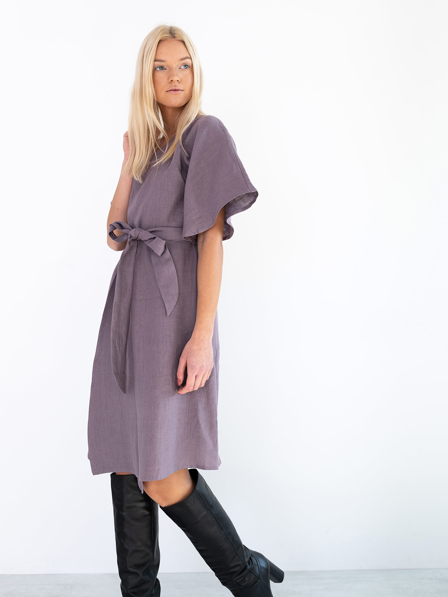 Bild 2 von MARY Leinen Wickelkleid in von Love and Confuse