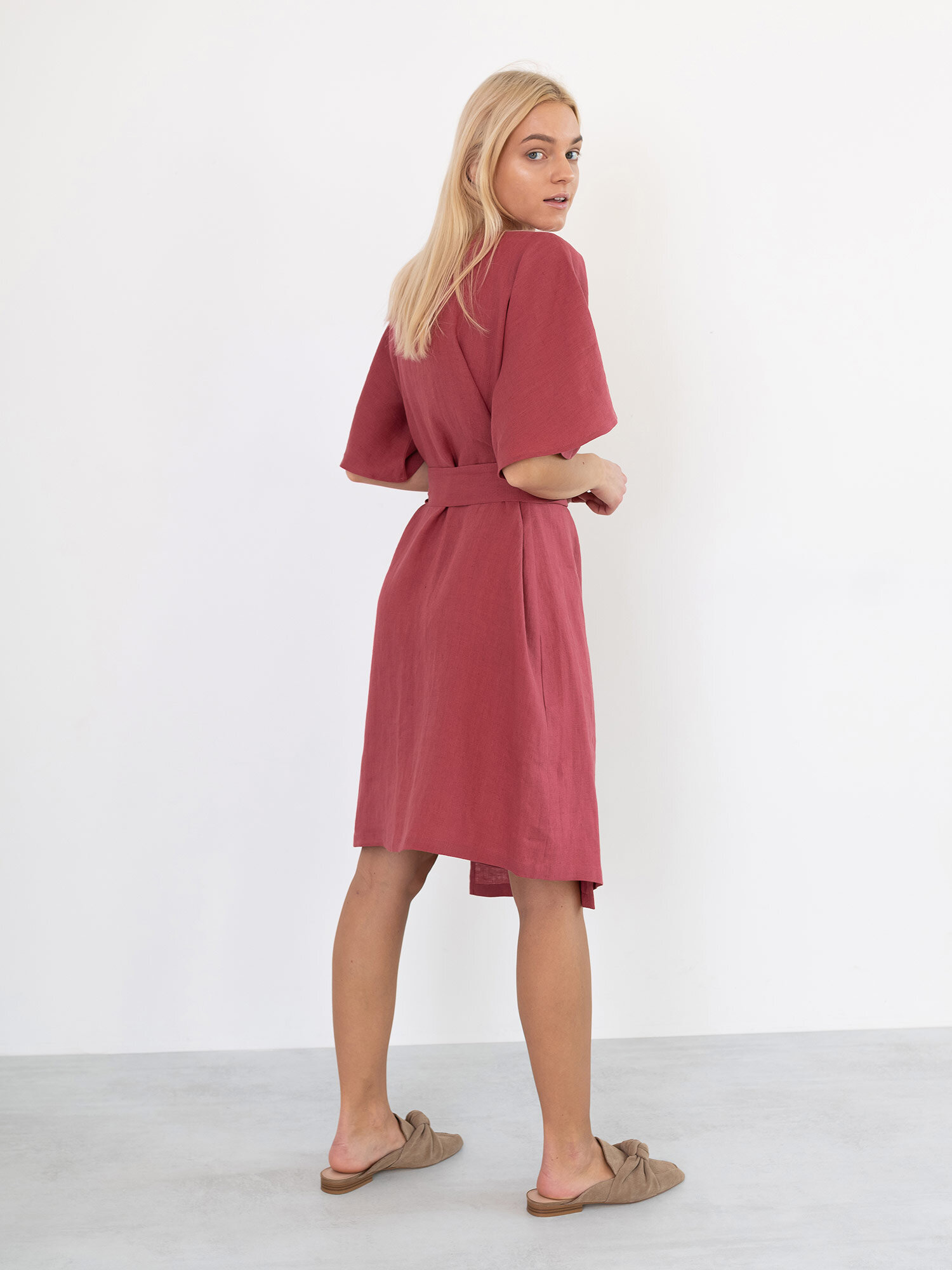Bild 1 von MARY Leinen Wickelkleid in von Love and Confuse