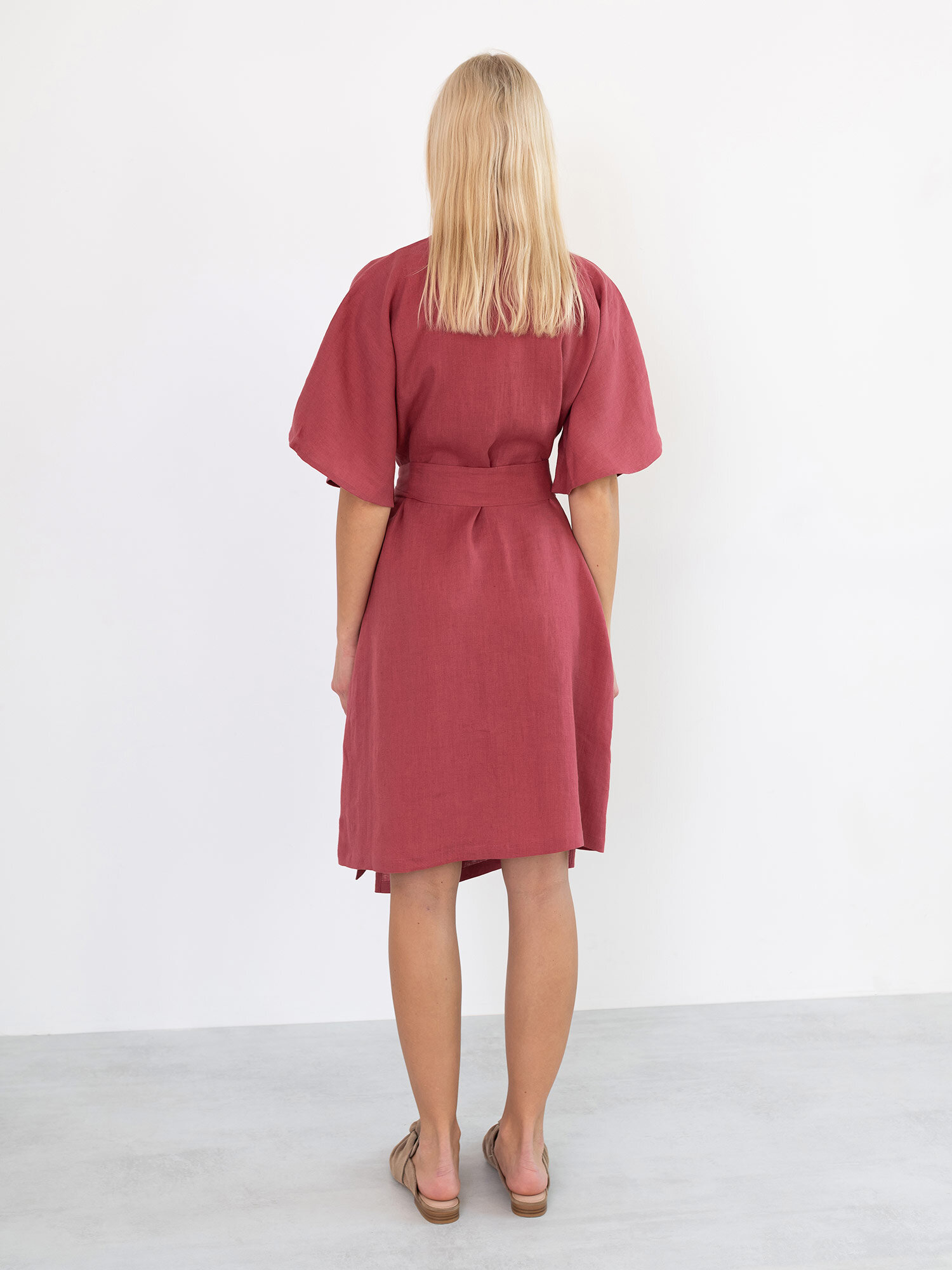 Bild 6 von MARY Leinen Wickelkleid in von Love and Confuse