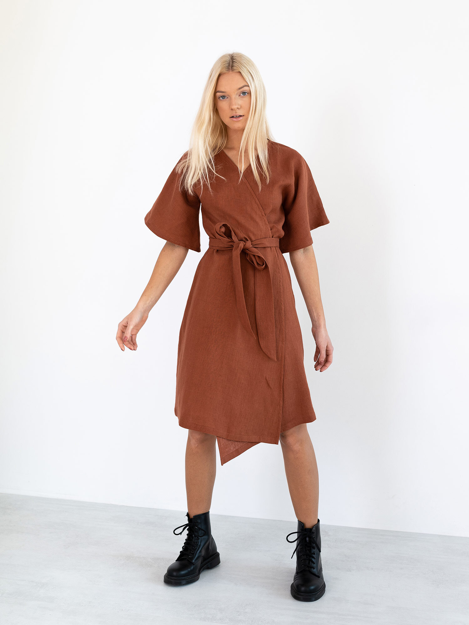 Bild 1 von MARY Leinen Wickelkleid in von Love and Confuse