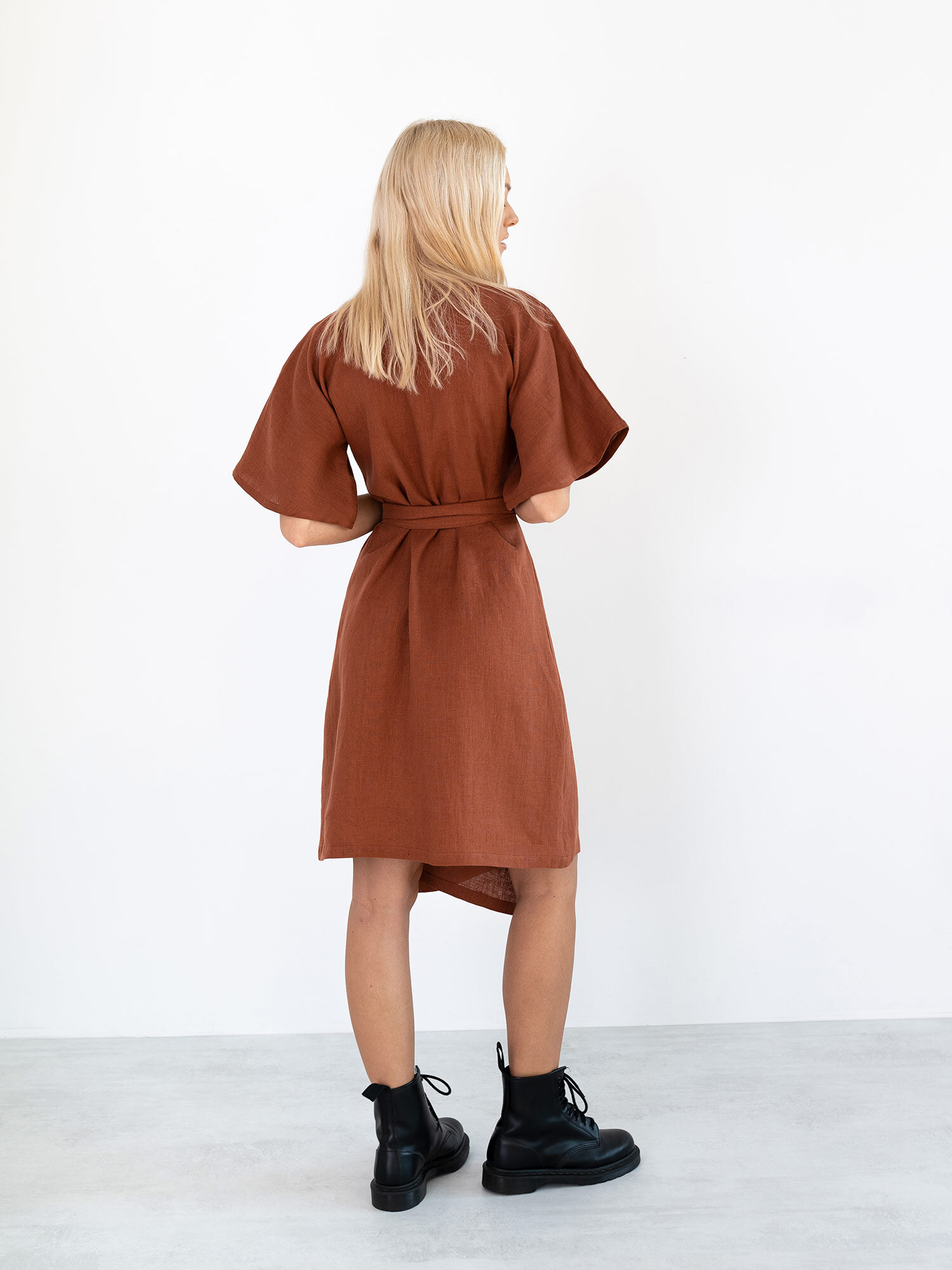 Bild 6 von MARY Leinen Wickelkleid in von Love and Confuse