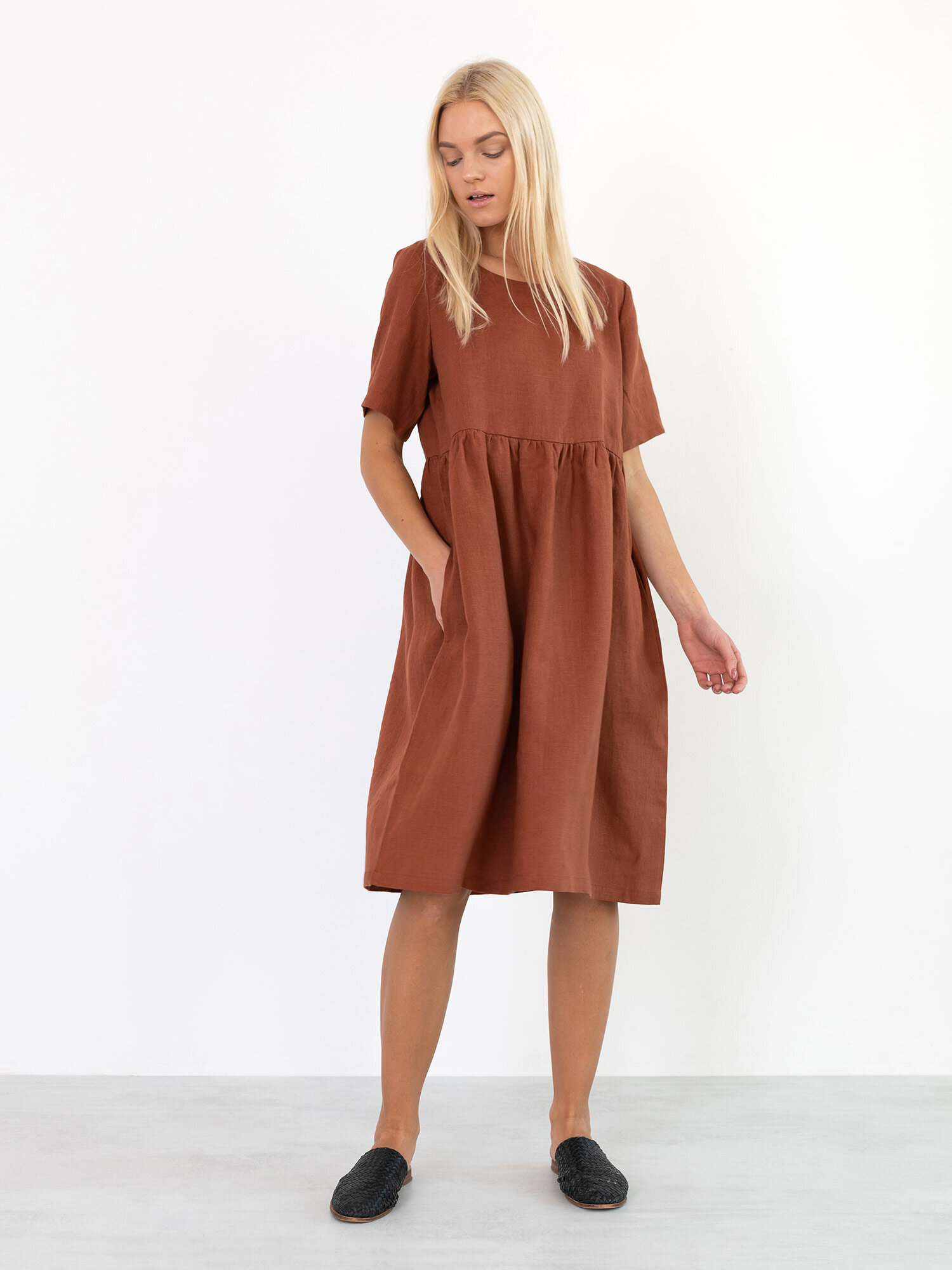 Bild 3 von MATILDA Leinenkleid in von Love and Confuse