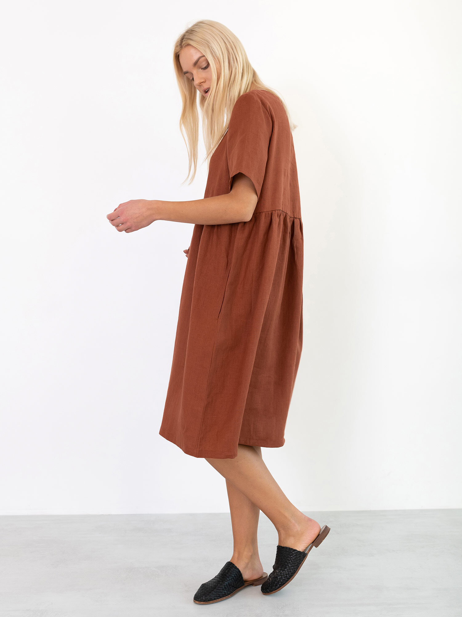 Bild 4 von MATILDA Leinenkleid in von Love and Confuse