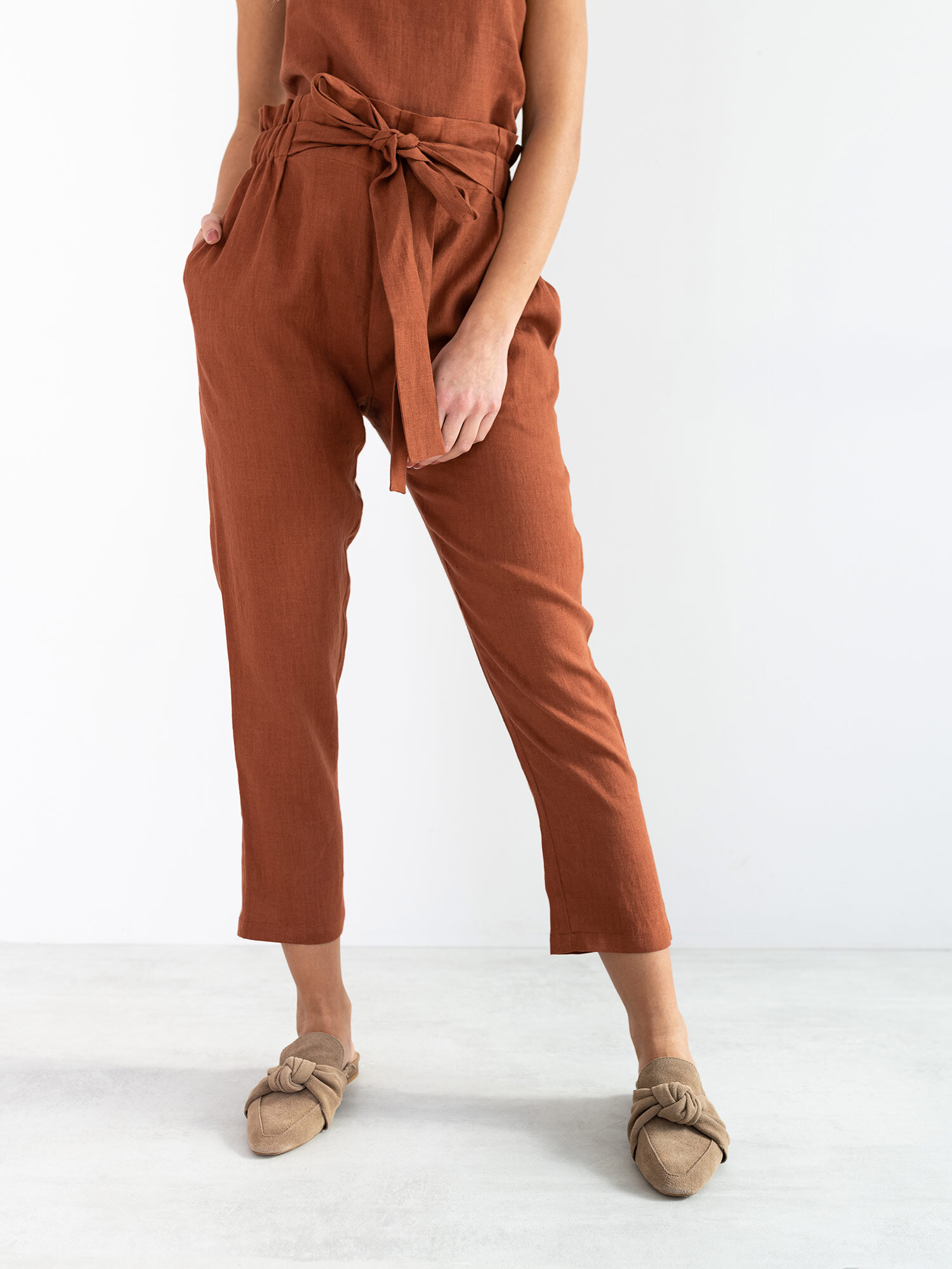 Bild 4 von NOAH - Hochgeschnittene Leinenhose mit Paperbag-Bund in von Love and Confuse