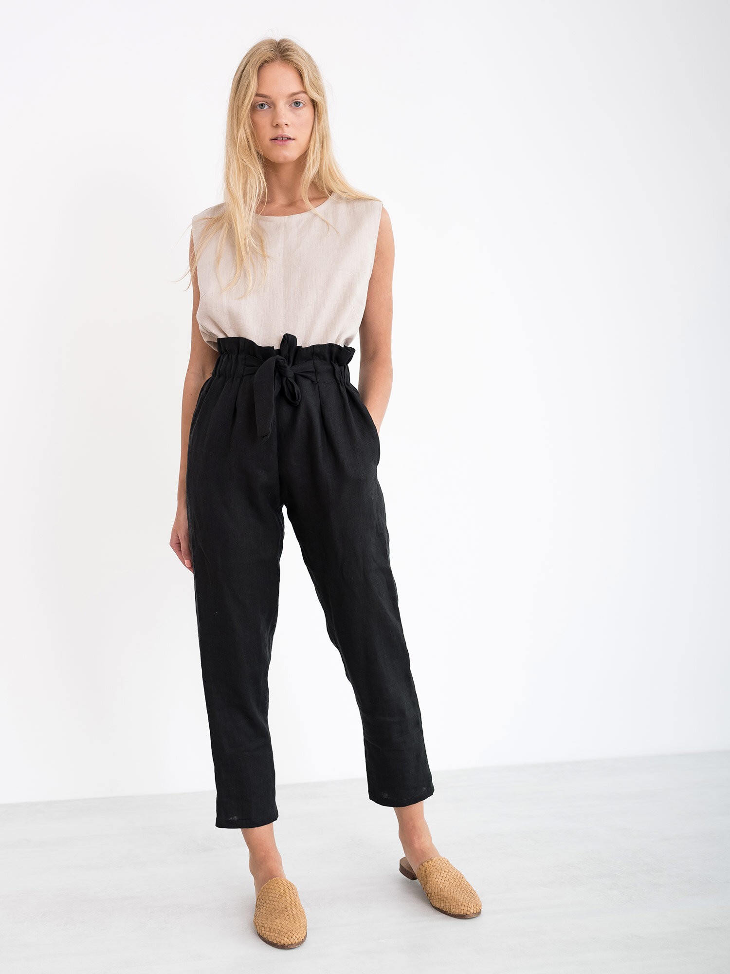 Bild 1 von NOAH - Hochgeschnittene Leinenhose mit Paperbag-Bund in Black, you can also choose other colors above von Love and Confuse