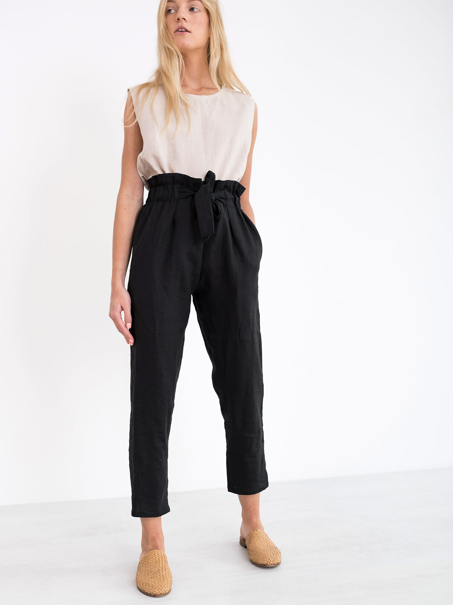 Bild 2 von NOAH - Hochgeschnittene Leinenhose mit Paperbag-Bund in Black, you can also choose other colors above von Love and Confuse