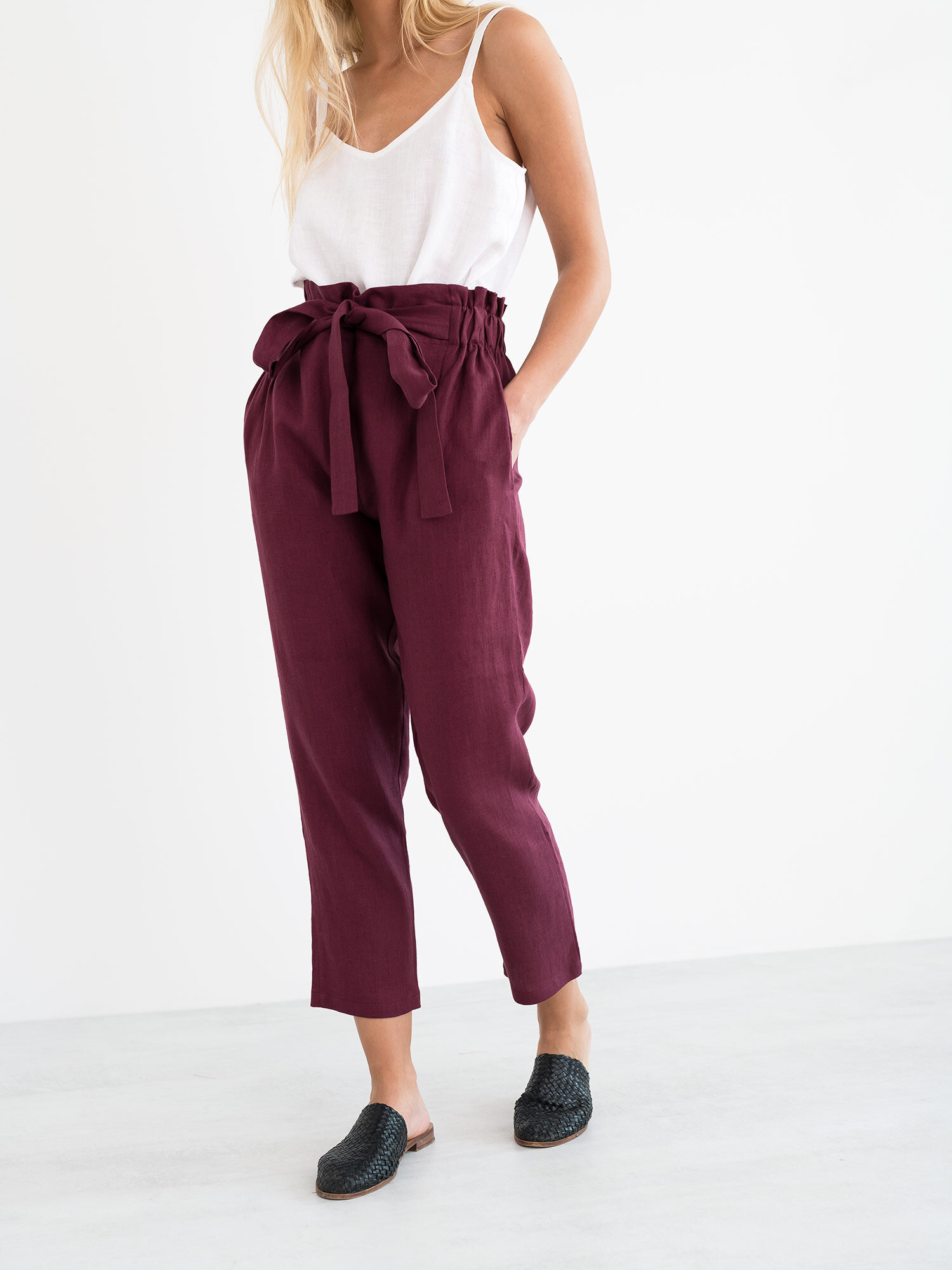 Bild 4 von NOAH - Hochgeschnittene Leinenhose mit Paperbag-Bund in Eggplant, you can also choose other colors above von Love and Confuse