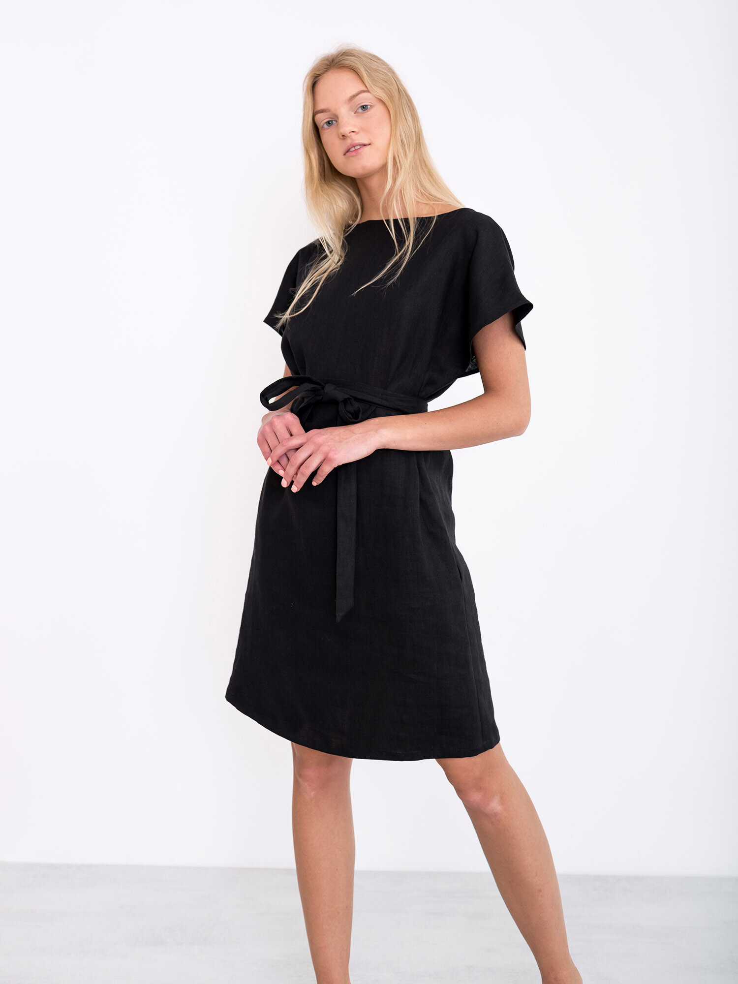 Bild 3 von PENELOPE Leinenkleid in von Love and Confuse