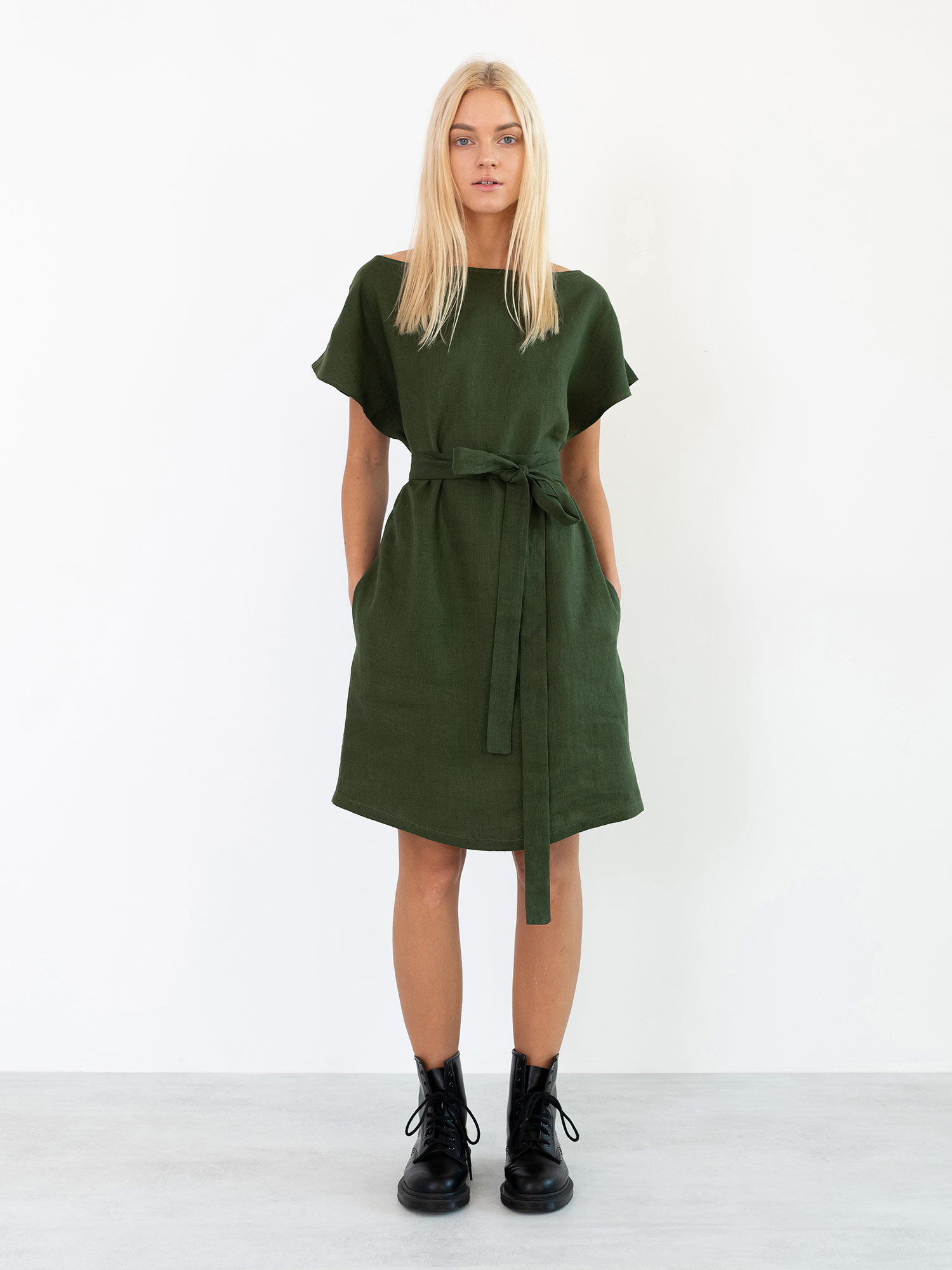 Bild 2 von PENELOPE Leinenkleid in Forest green, you can also choose other colors above von Love and Confuse