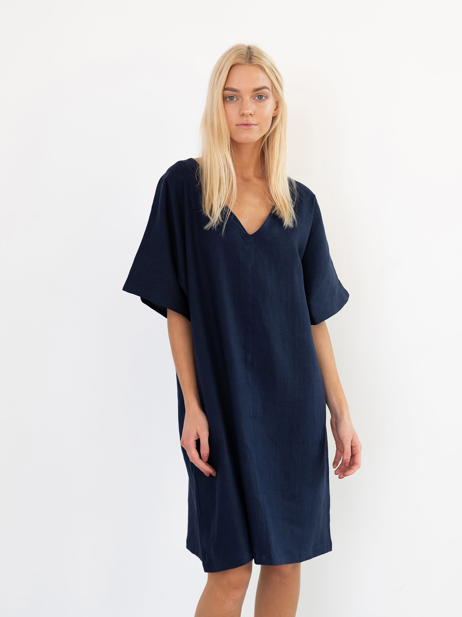 Bild 2 von PEONY Leinenkleid in Navy blue, you can also choose other colors above von Love and Confuse