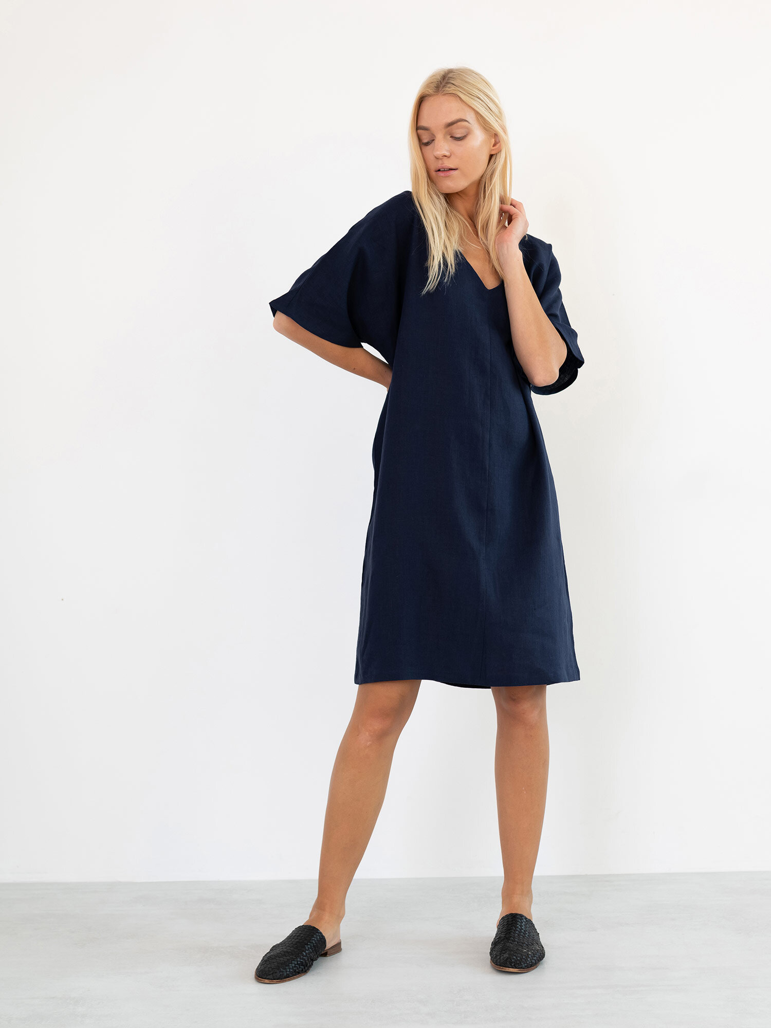 Bild 3 von PEONY Leinenkleid in Navy blue, you can also choose other colors above von Love and Confuse