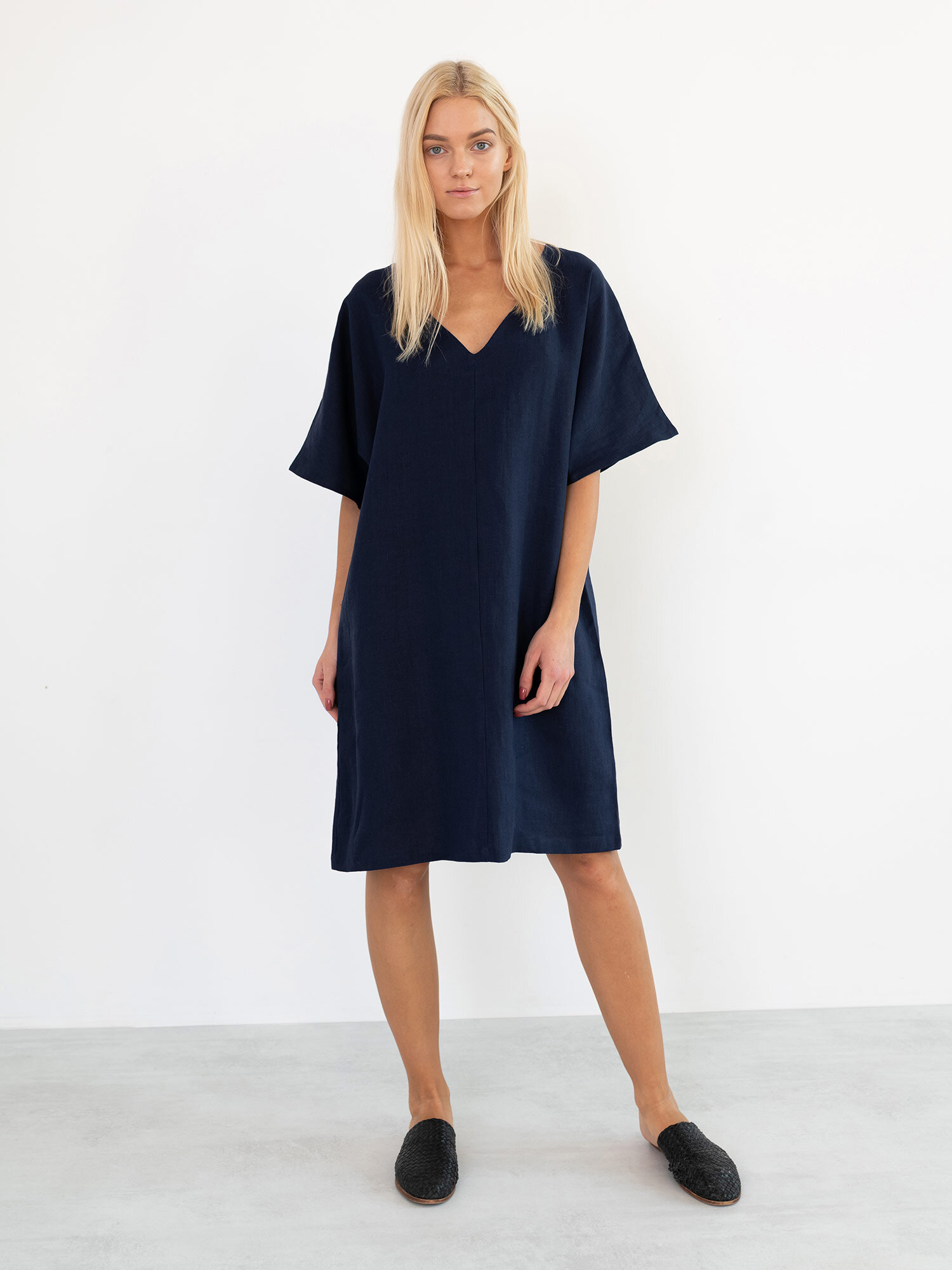 Bild 4 von PEONY Leinenkleid in Navy blue, you can also choose other colors above von Love and Confuse