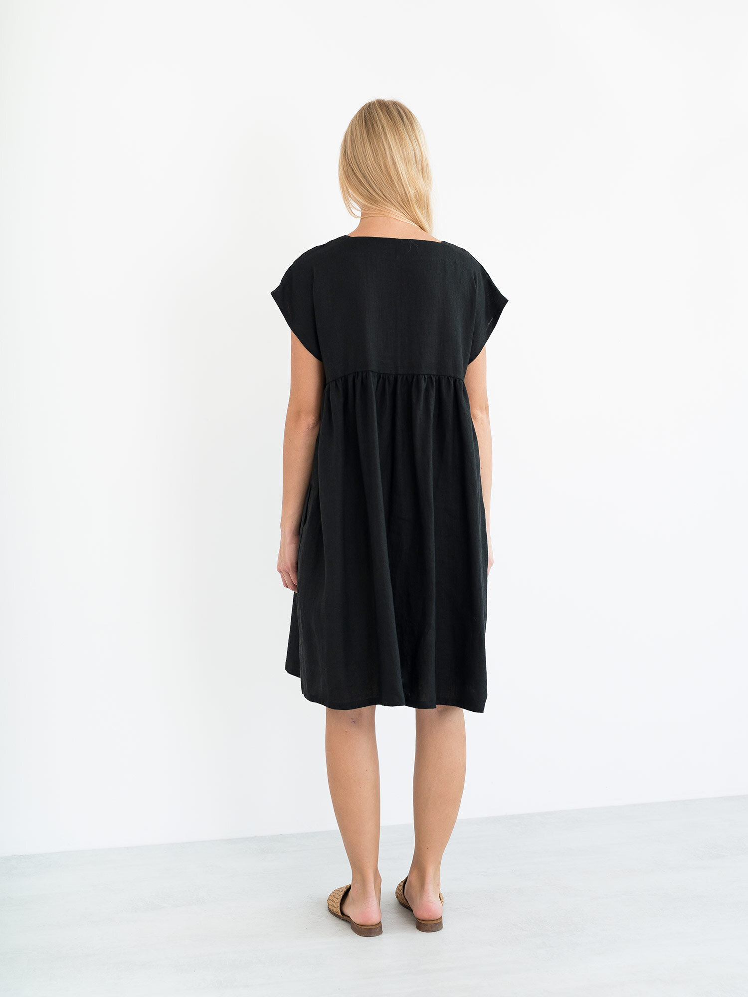 Bild 6 von POPPY Leinenkleid in von Love and Confuse