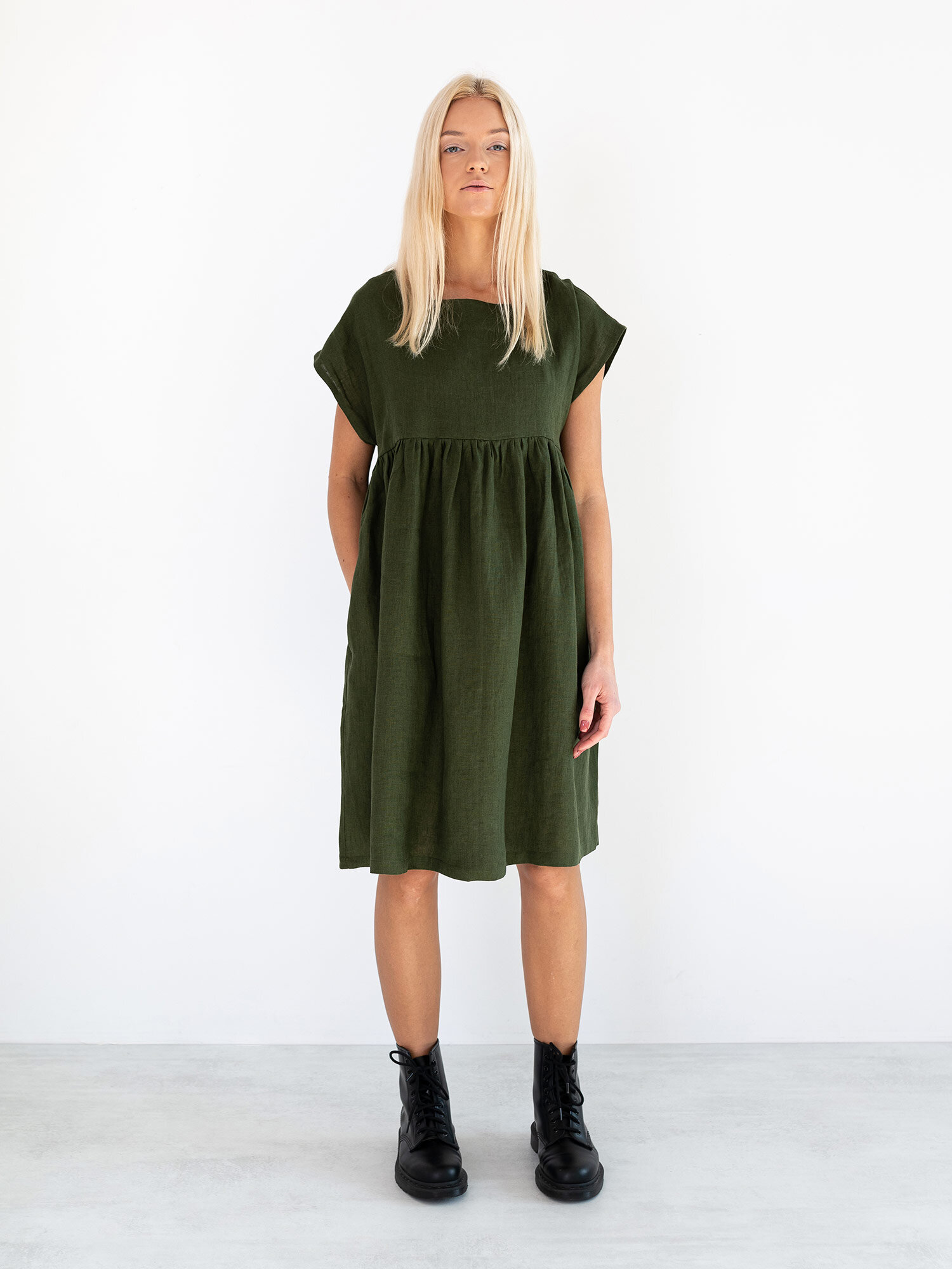 Bild 2 von POPPY Leinenkleid in Forest green, you can also choose other colors above von Love and Confuse