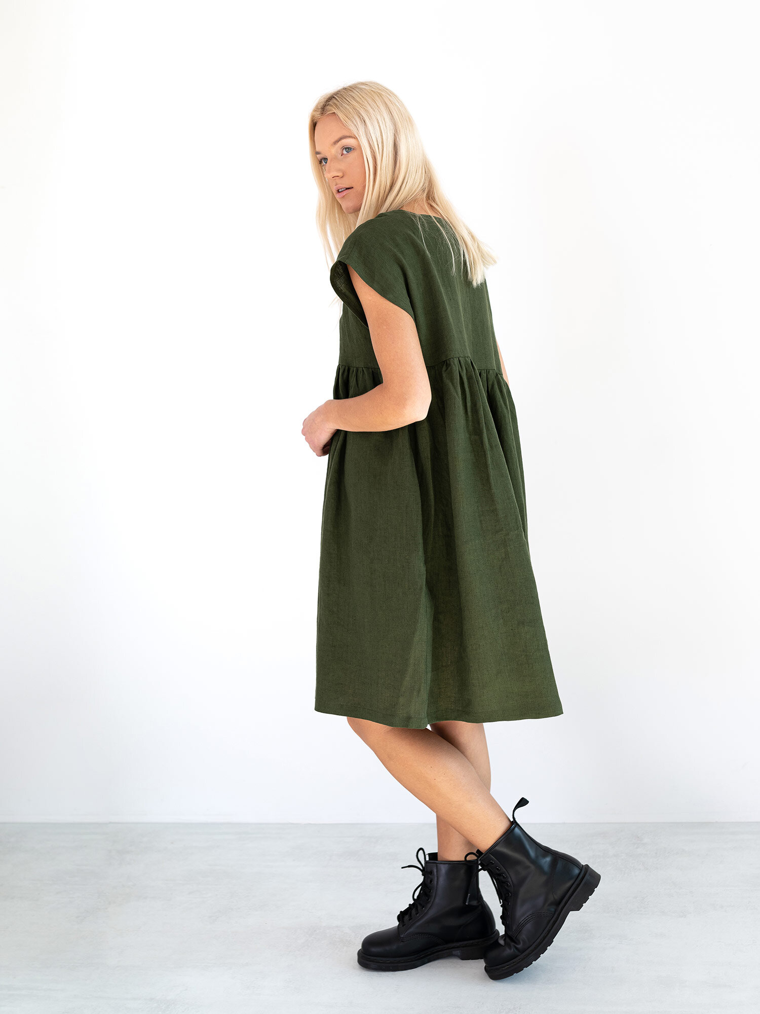 Bild 3 von POPPY Leinenkleid in Forest green, you can also choose other colors above von Love and Confuse