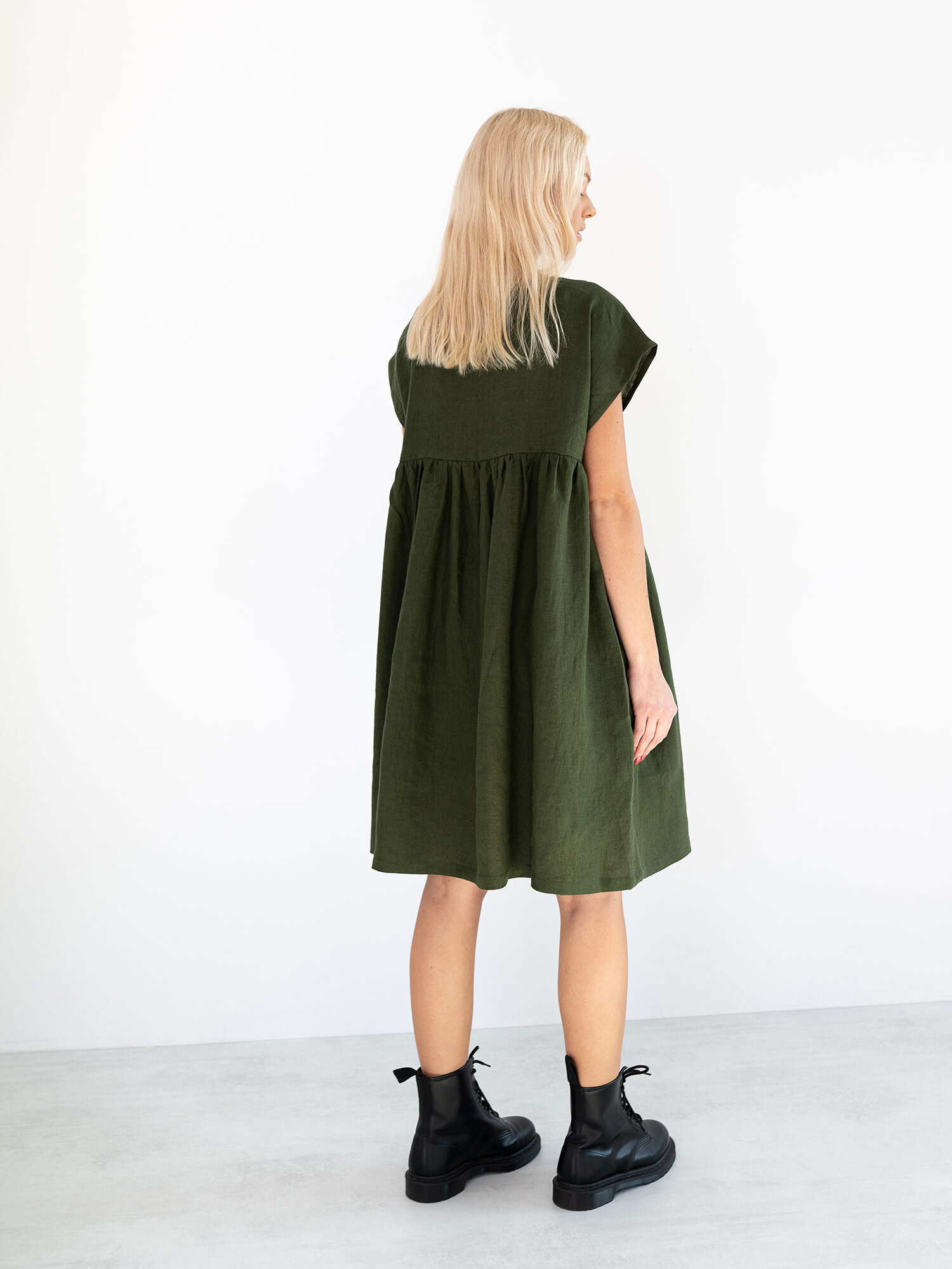 Bild 4 von POPPY Leinenkleid in Forest green, you can also choose other colors above von Love and Confuse
