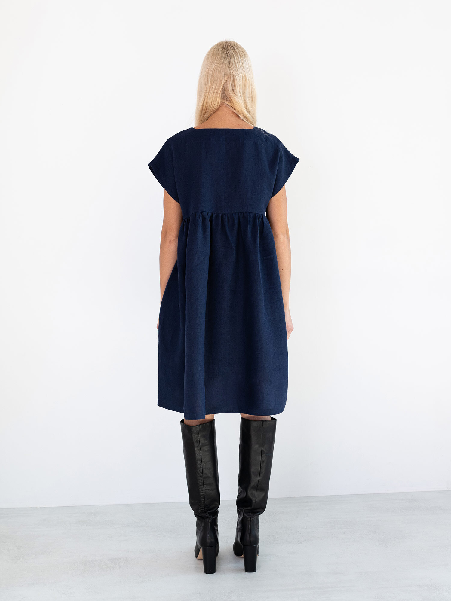 Bild 4 von POPPY Leinenkleid in von Love and Confuse