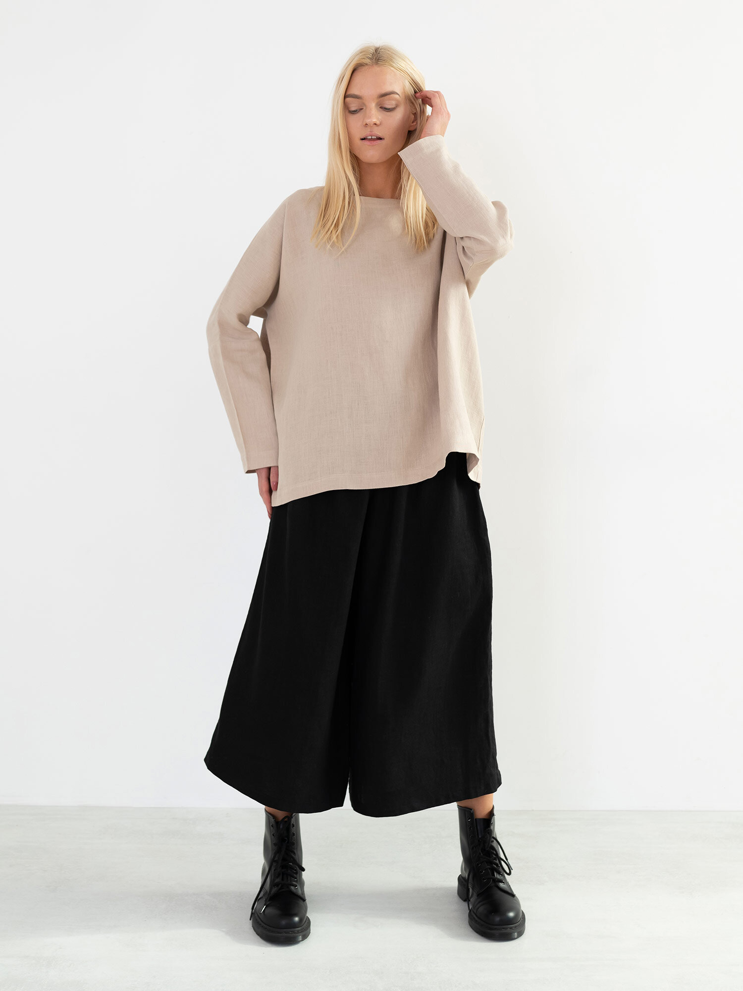 Bild 1 von RUMI Langarmshirt aus Leinen in Beige, you can also choose other colors above von Love and Confuse