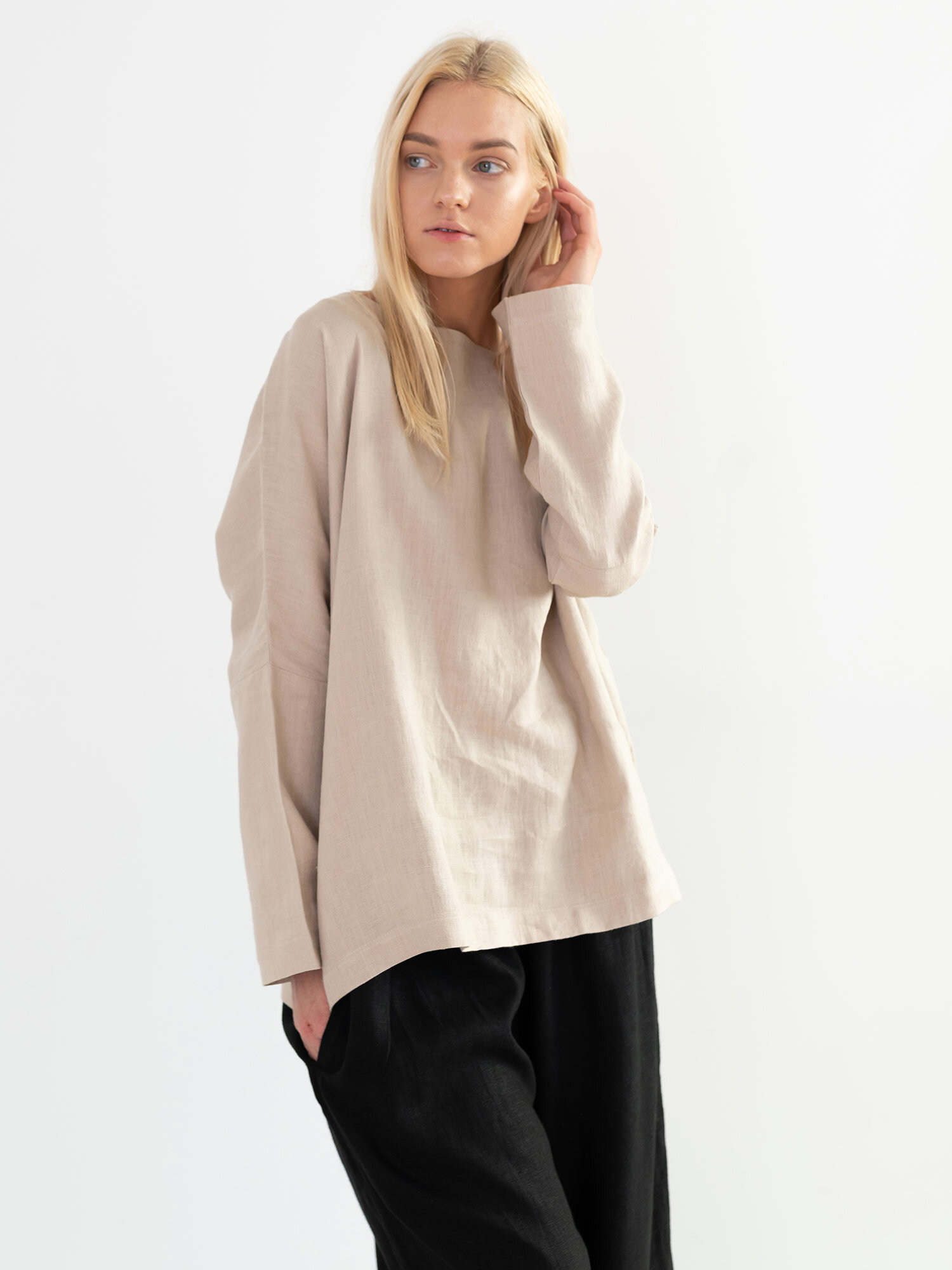 Bild 4 von RUMI Langarmshirt aus Leinen in Beige, you can also choose other colors above von Love and Confuse
