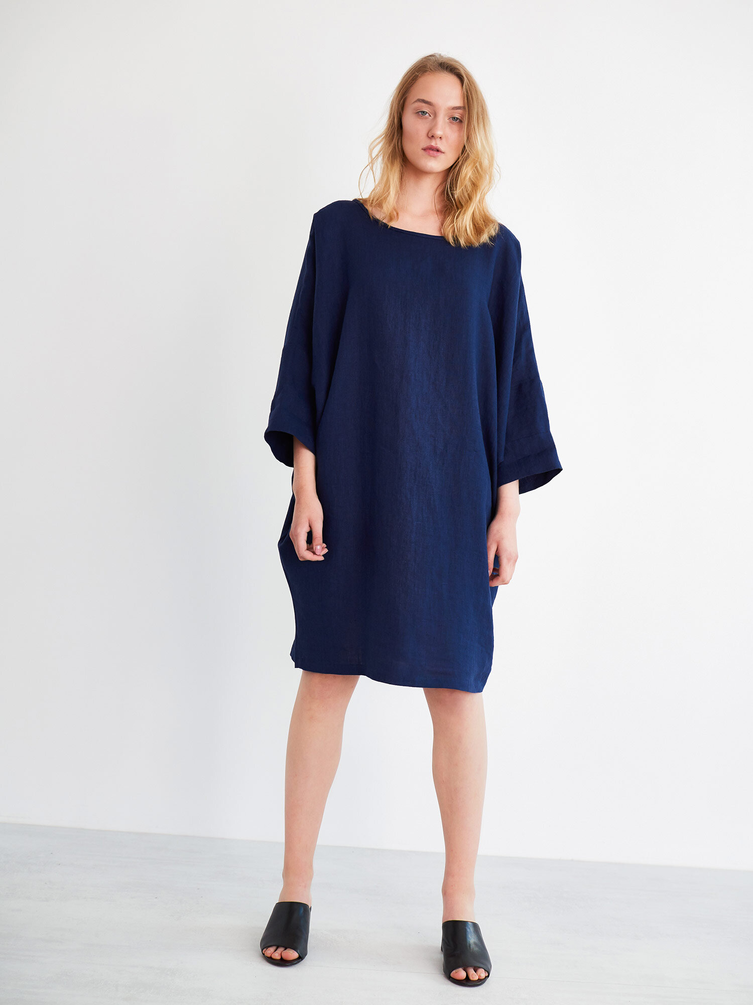 Bild 1 von SELENE Leinenkleid in Cocoon-Form in von Love and Confuse
