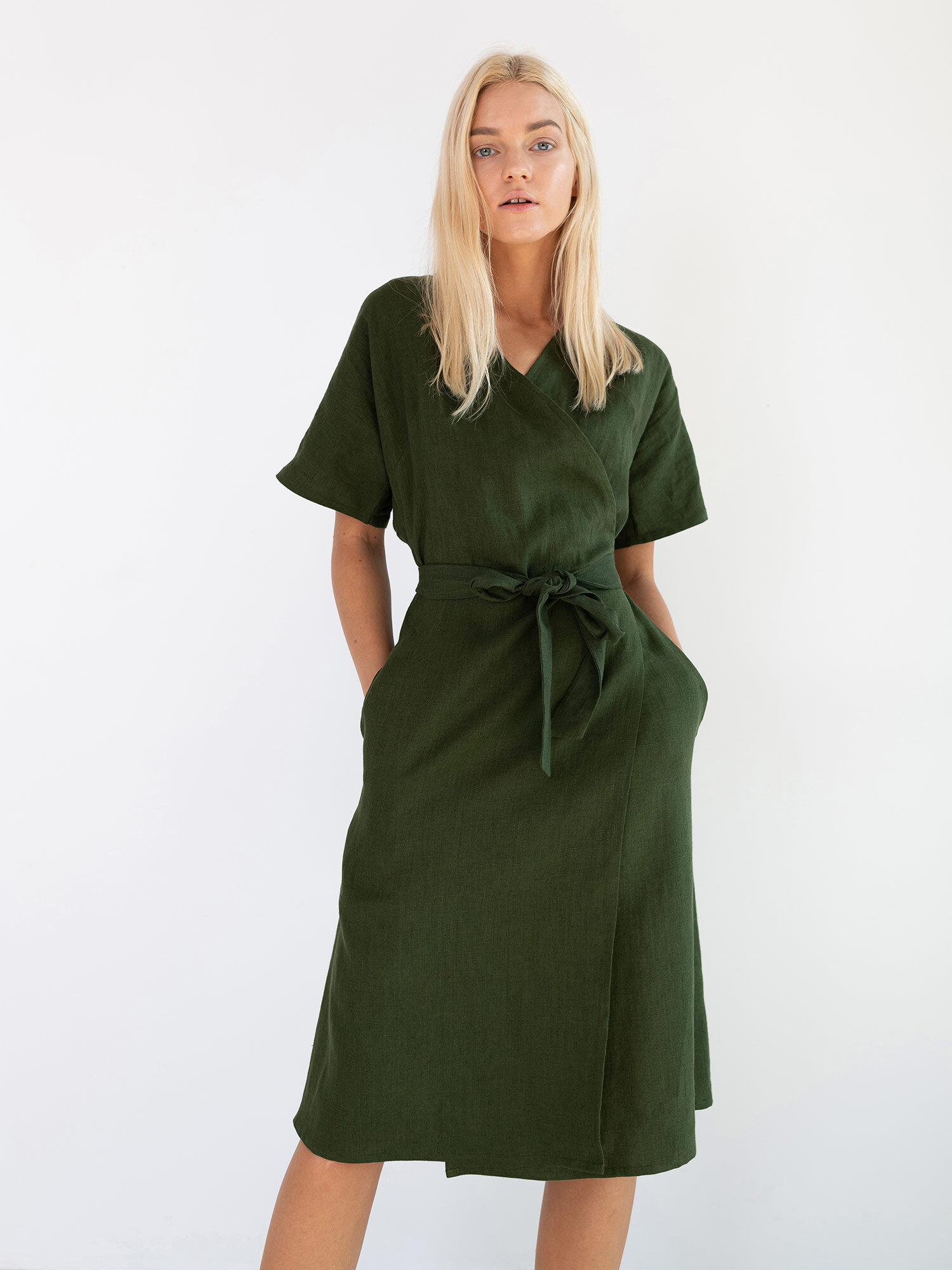 Bild 3 von SUMMER Leinen Wickelkleid in von Love and Confuse